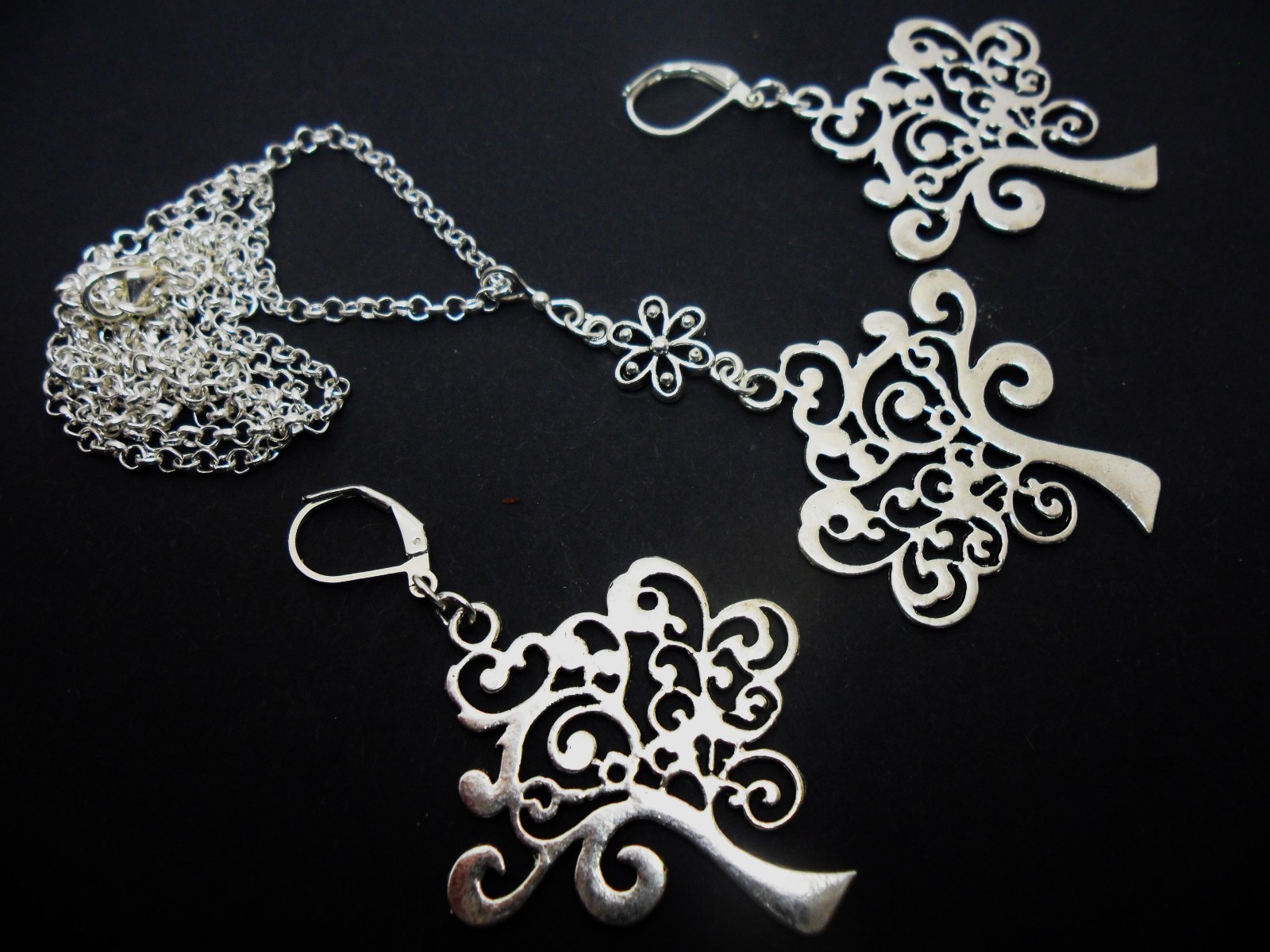 A TIBETAN SILVER TREE OF LIFE NECKLACE AND LEVEBACK EARRING SET. 925 HOOKS. NEW.