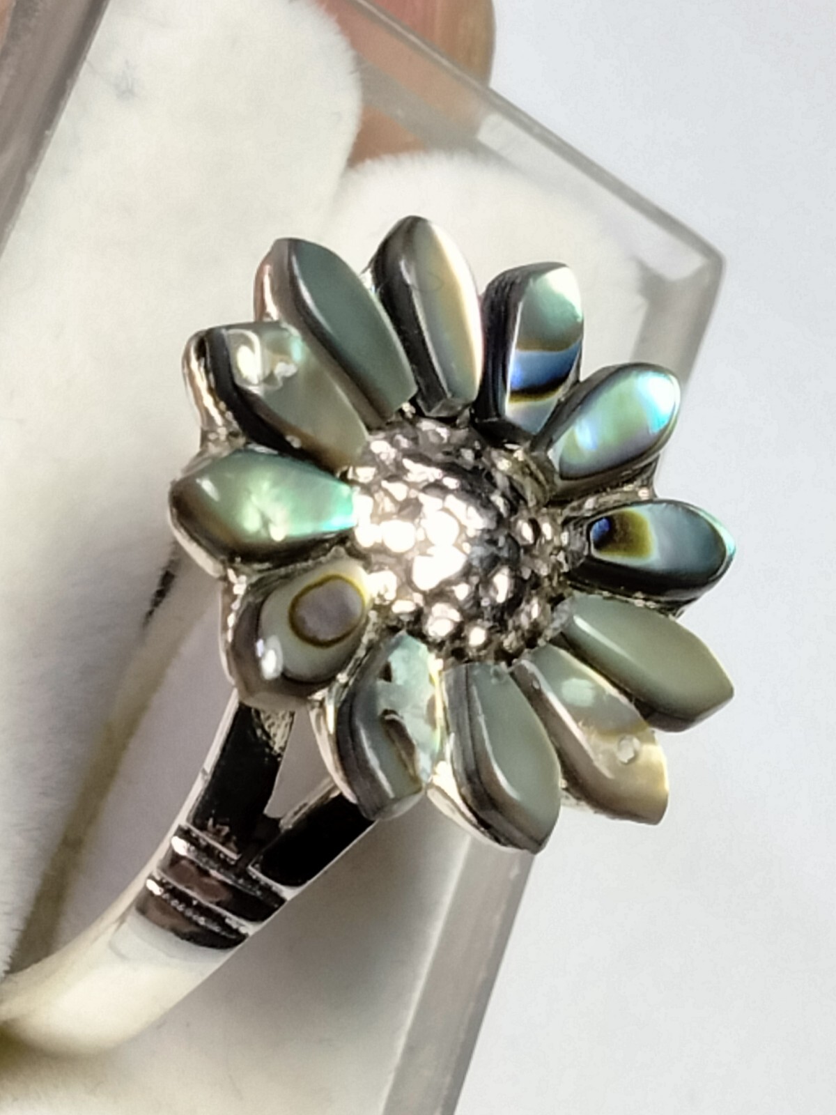 ABALONE SHELL INLAYS IN FLOWER SHAPE STERLING SILVER.925 RING SIZE 9.0-9.25!