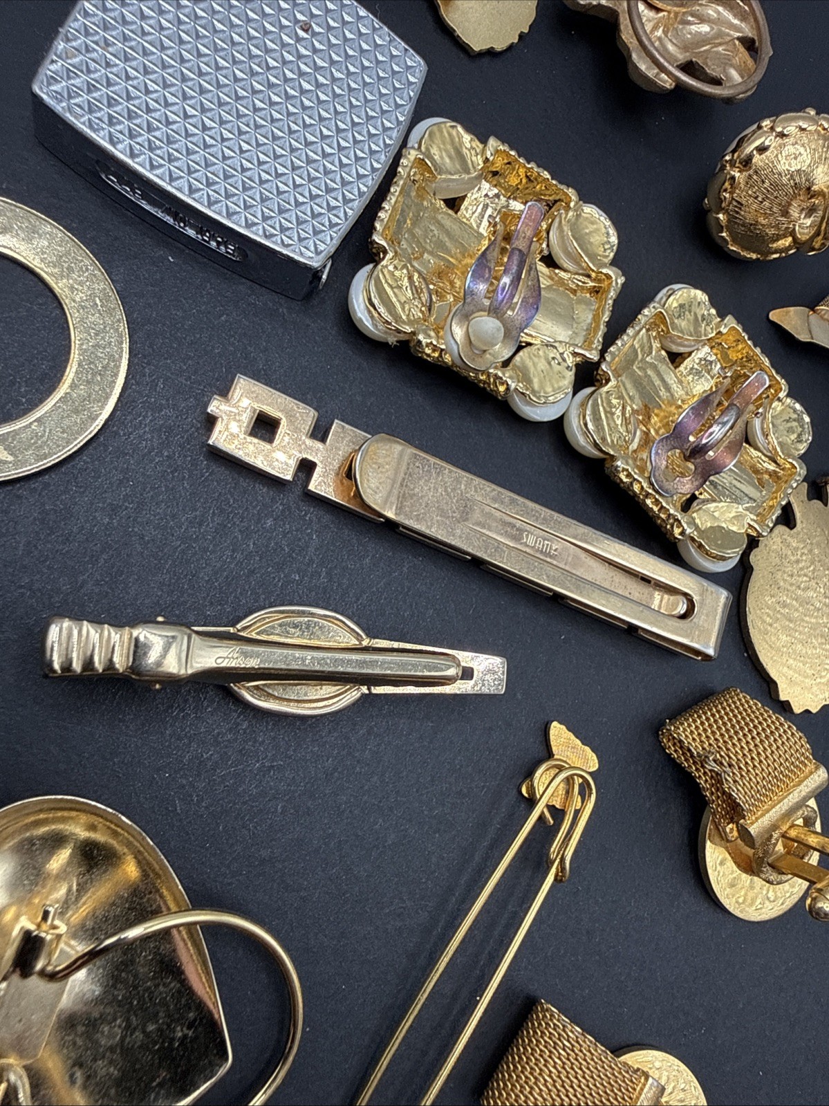 Lot Of Vintage Jewelry Accessories And Other Fun Things Mostly Gold Tone J4