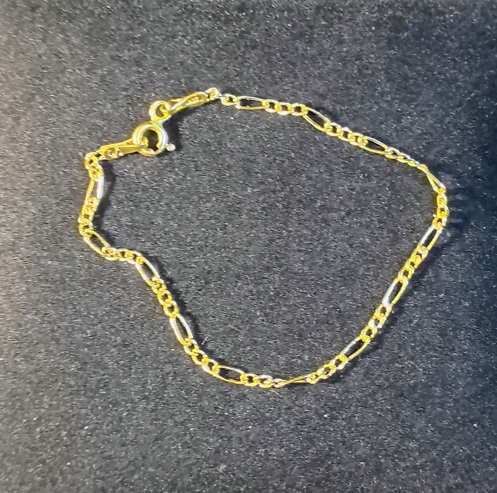 10K Yellow Gold Figaro Link Chain Bracelet – 6 Inches / 0.7g / Spring Ring Clasp