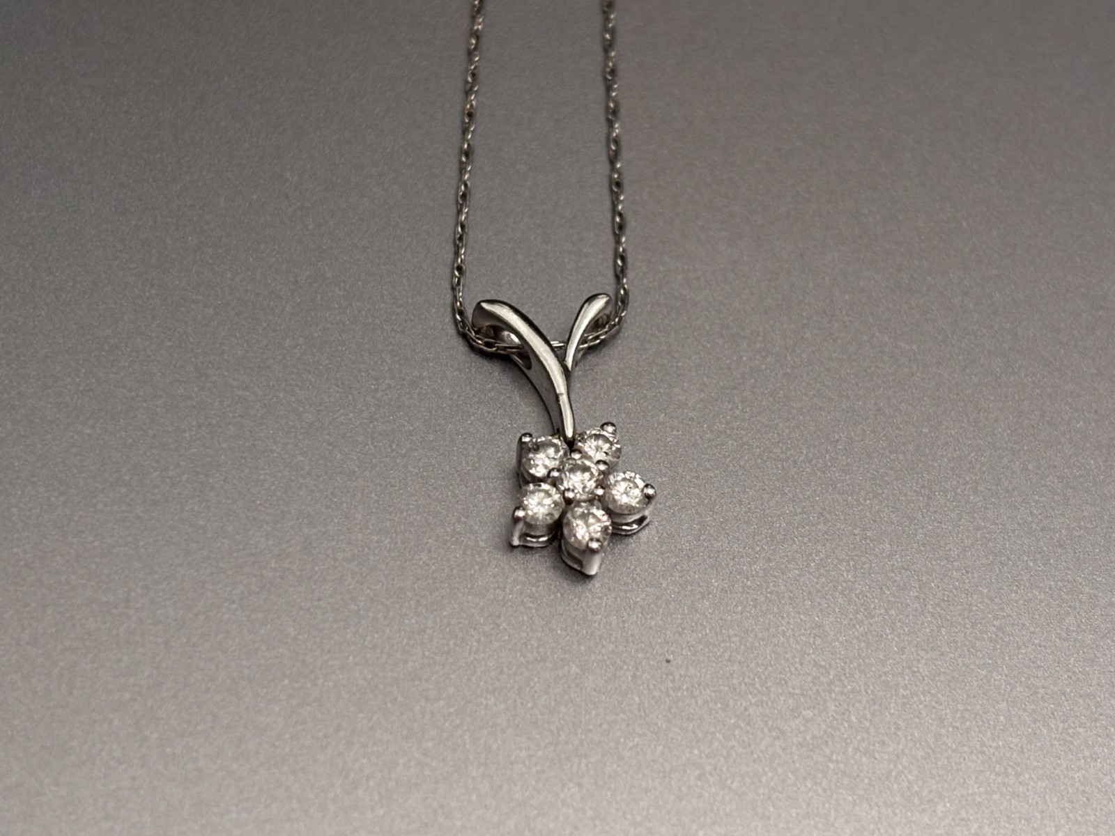 Solid 14K White Gold Diamond Flower Pendant Necklace – Stamped 585