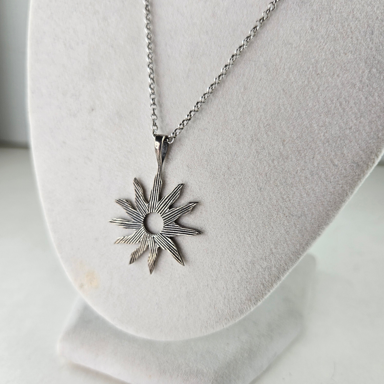 Sterling Silver Sun Pendant with 18in Chain Italy 5.9g [8053]