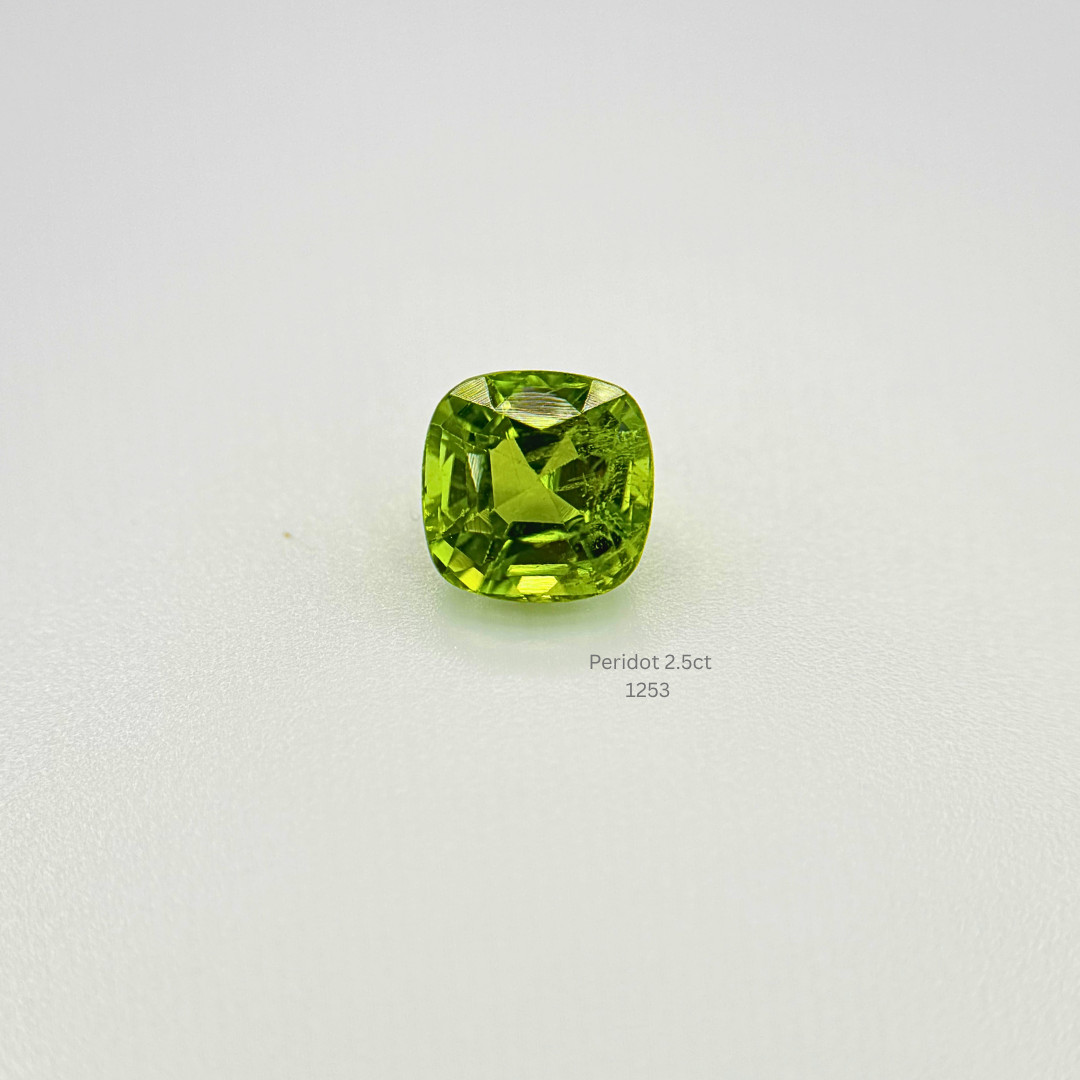 Natural 2.50ct Peridot Cushion Cut Loose Gemstone 8.4mm Vivid Green Eye Clean