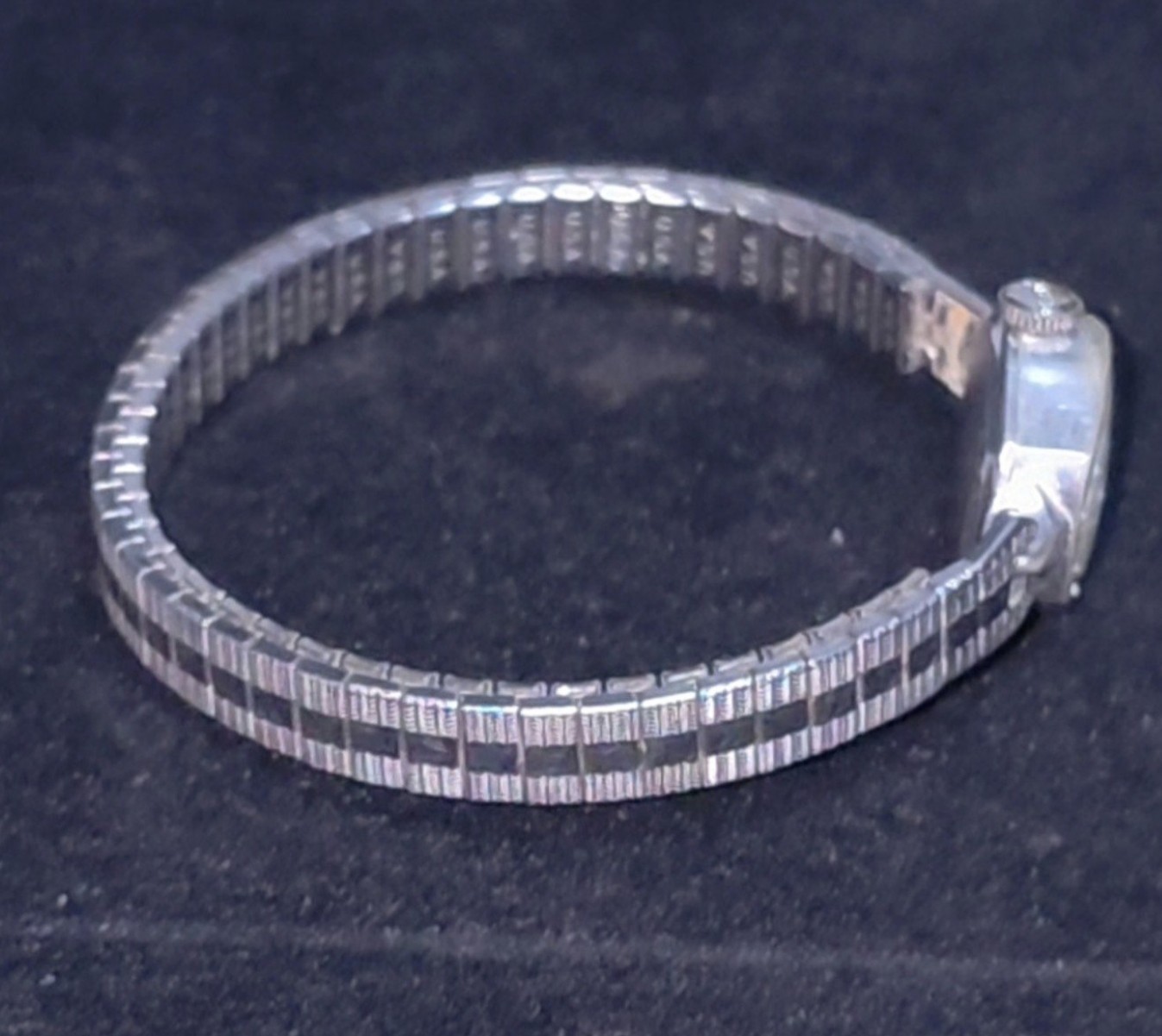 Vintage Gruen Precision Ladies Watch 17 Jewels Mechanical Wind Working