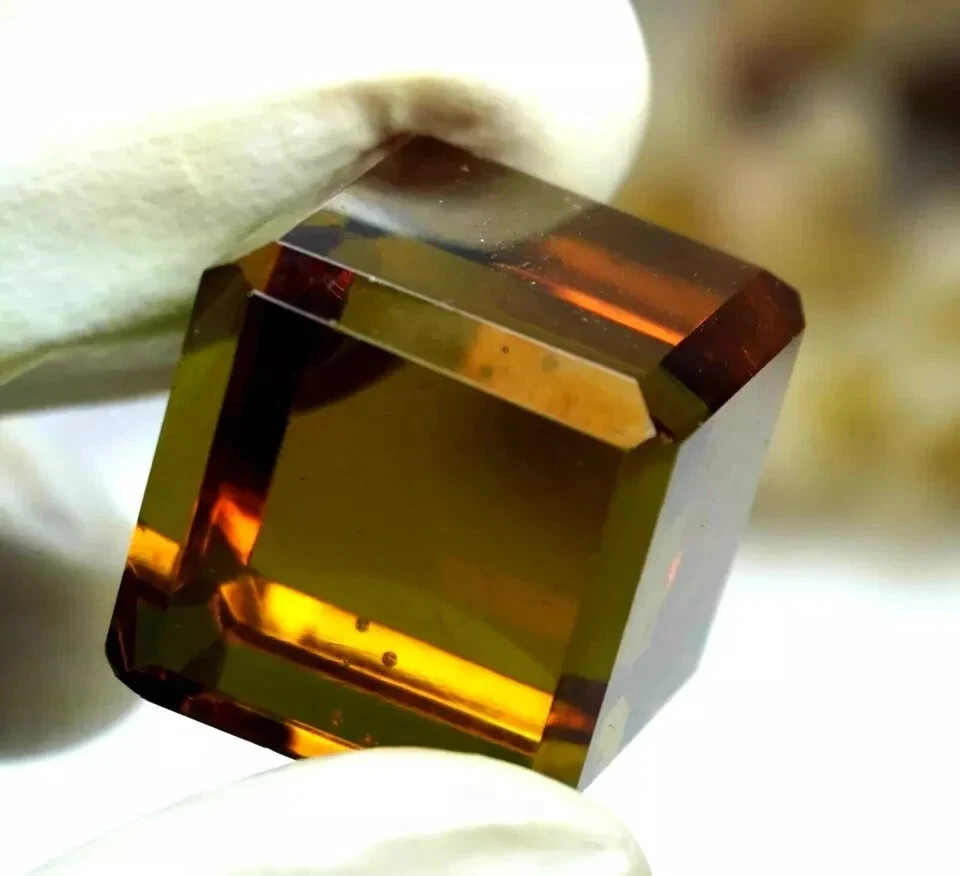 Natural 50.5 Ct Color Changing Zultanite Cube Loose Gemstone Certified