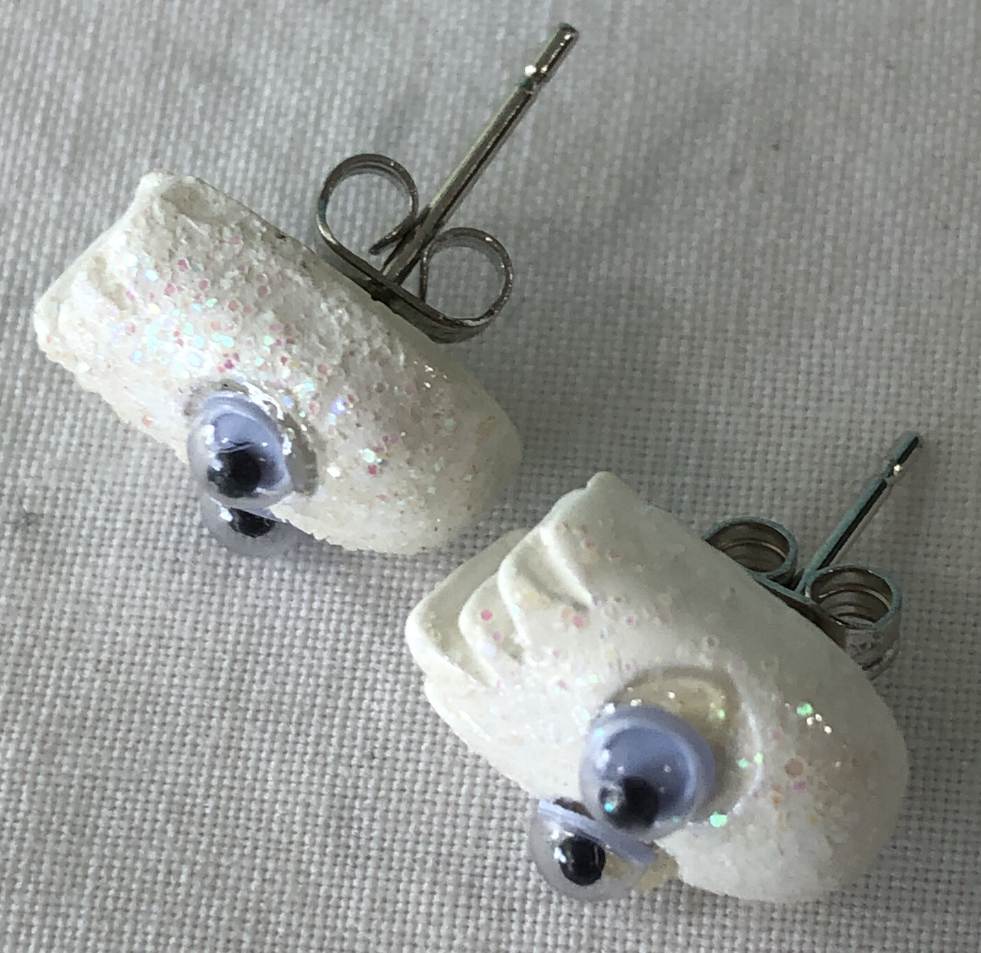 Gamer Post Earrings Ice Glitter White Pac-Man Ghost Googly Eyes .5″ Holiday
