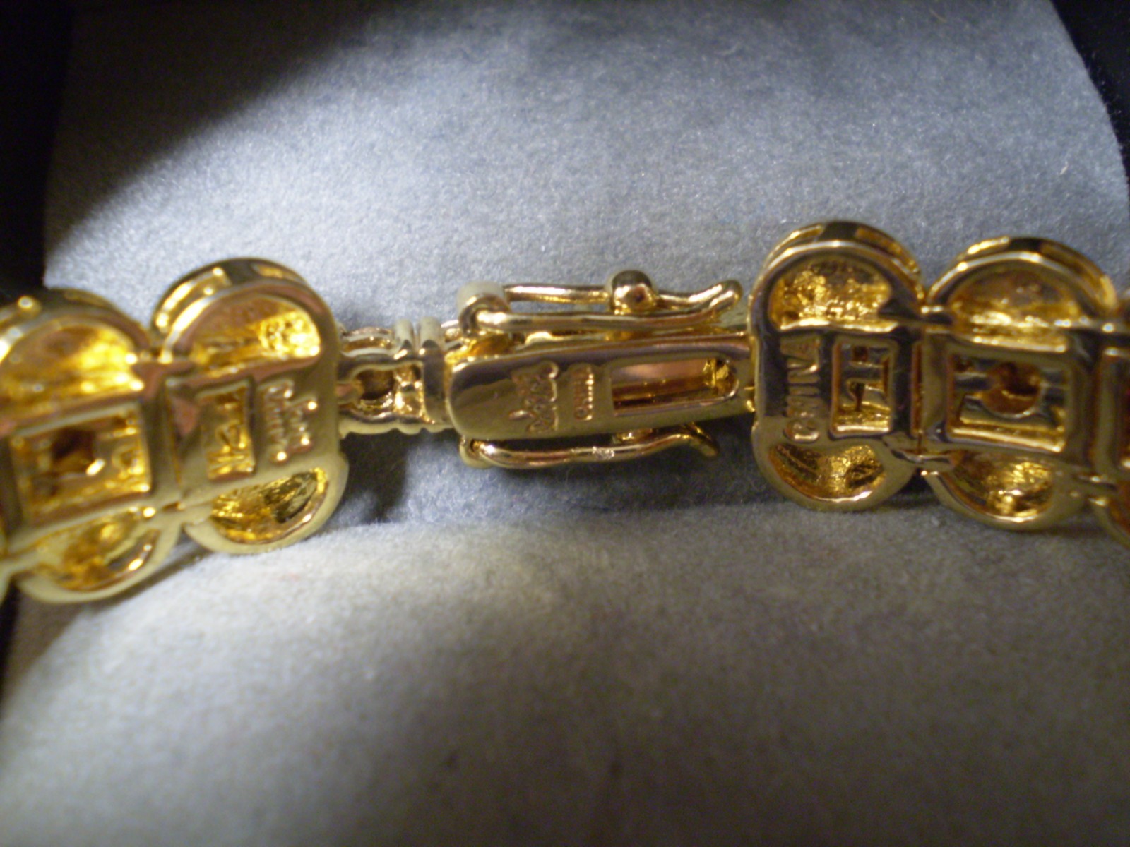 Signed Joan Rivers Vintage Ladies Faux Ruby Jacket Bracelet 25.0 grams