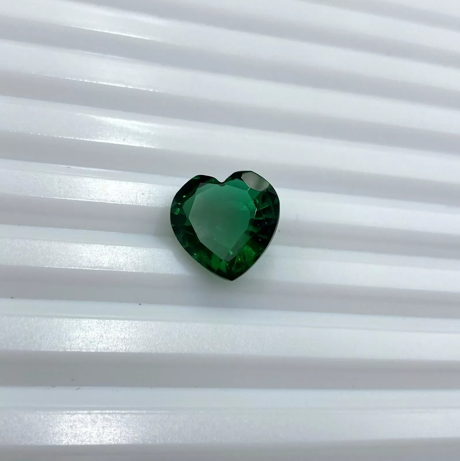 Top Quality Zambian Green Emerald Heart Shape Loose Stone 12 Ct Emerald Gemstone