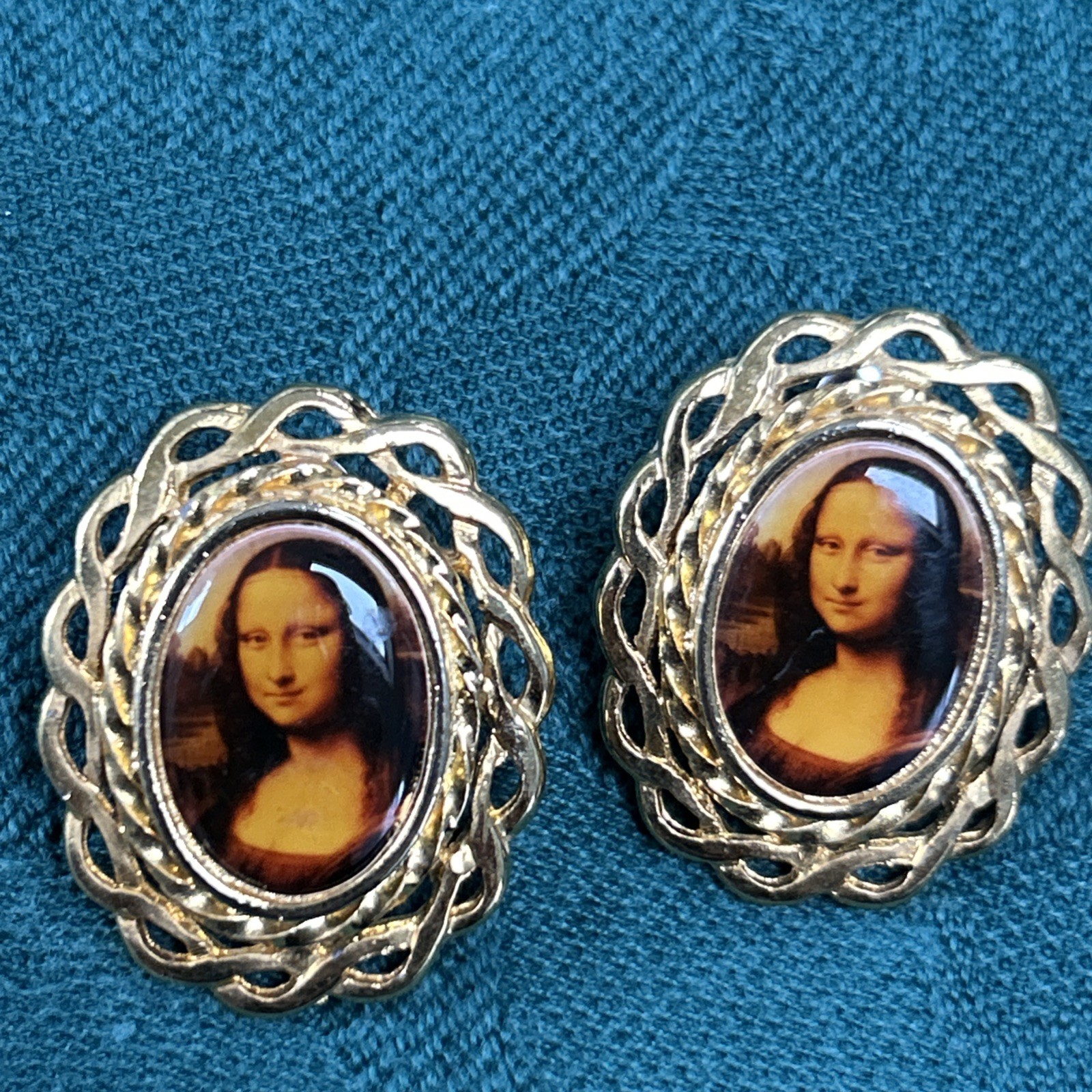 Vintage Mona Lisa Earrings Gold Tone Brass Posts Pierced 1”
