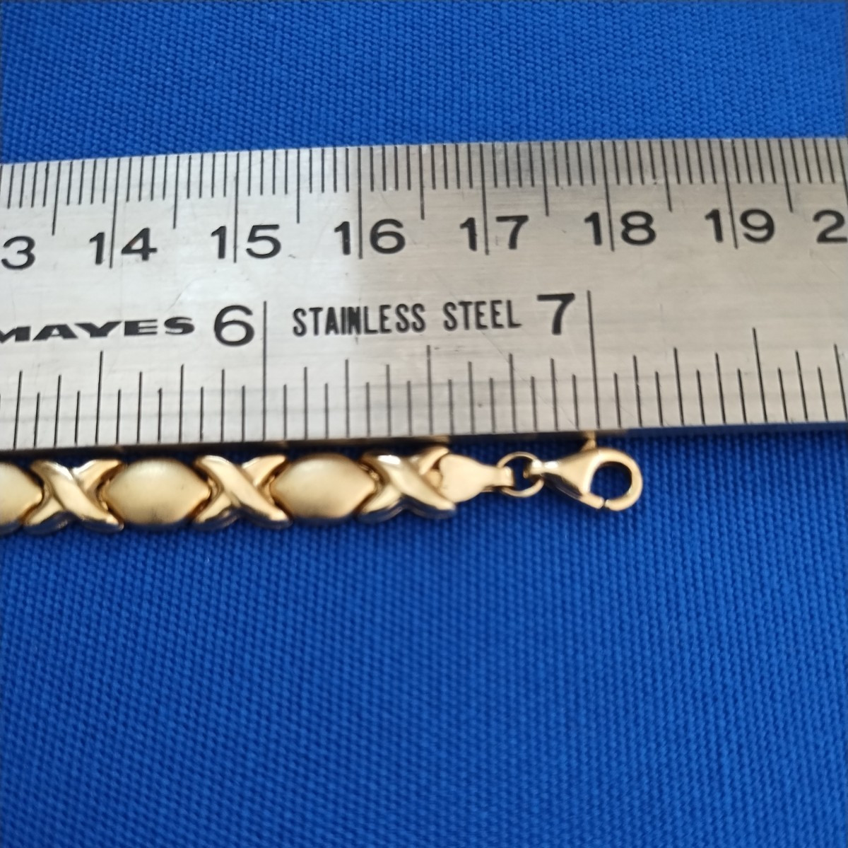 10k Gold, T&C Hugs and Kisses Bracelet 7.25 inch long.
