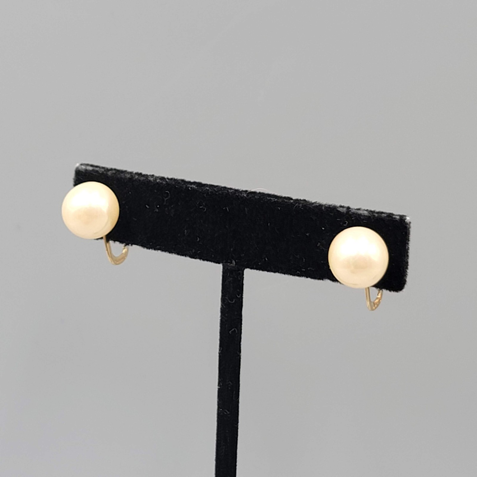 Vintage CINER Faux Pearl Bead Clip on Earrings Studs Gold tone 3/8 in