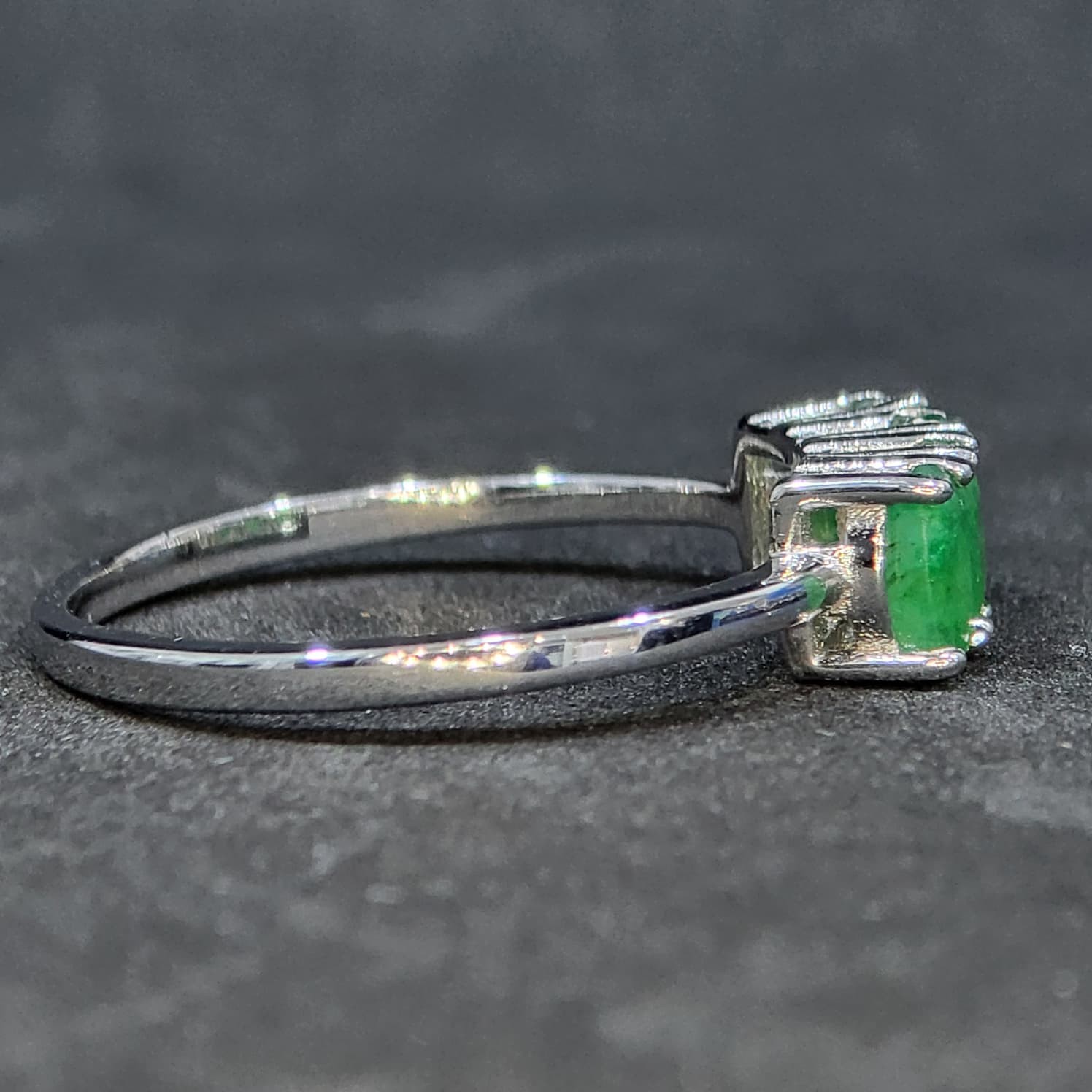 925 Sterling Silver Natural Emerald Ring Oval Top Rich Green Rhodium 7.5