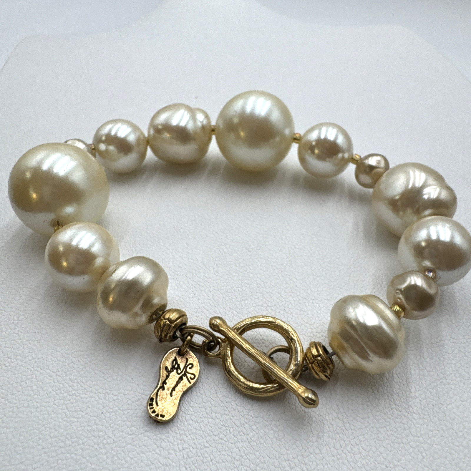 Vtg 90s Shane Boyner Chunky Big Faux Pearl Statement Toggle Bracelet 6.25″