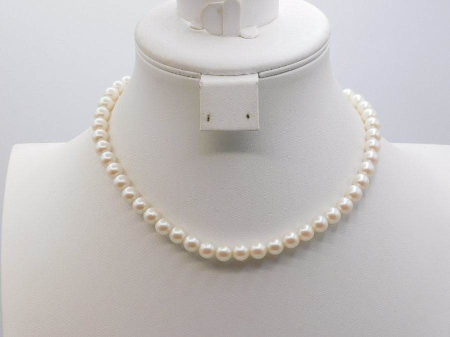 J890-VINTAGE NECKLACE~FAUX PEARLS~WHITE~CLASSIC LOOK~16″