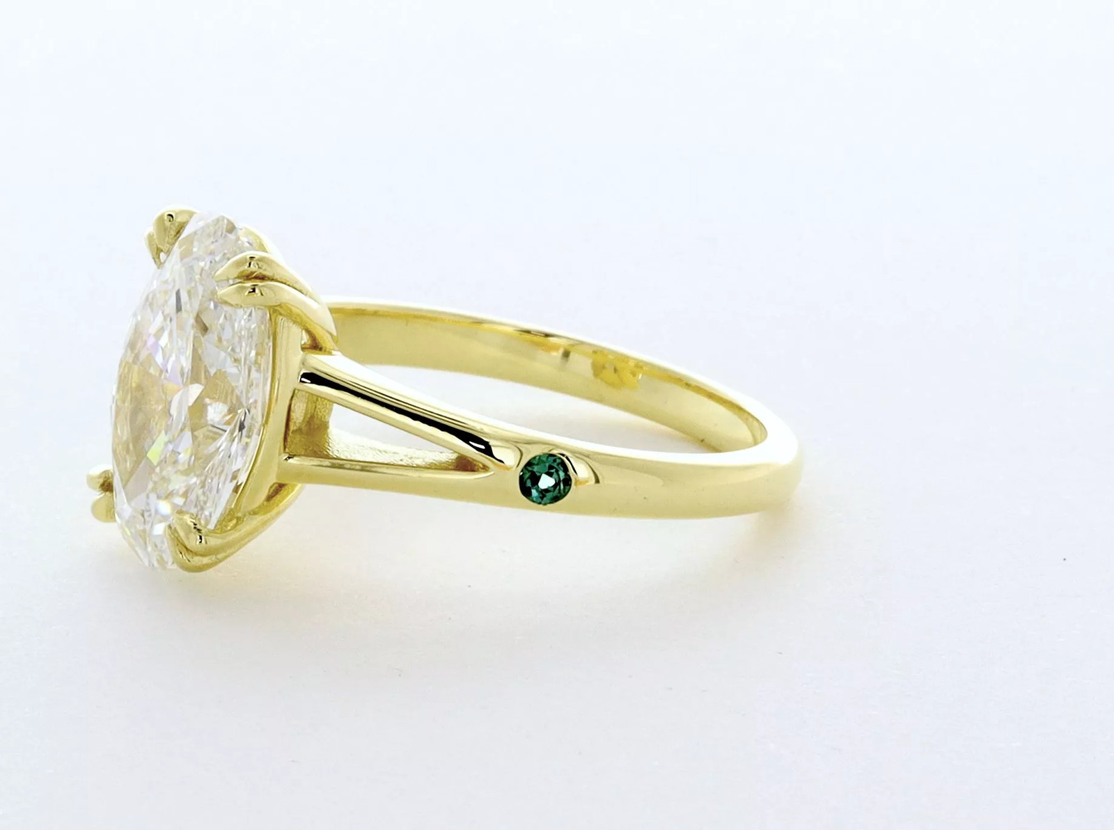 Solid 18K Gold Solitaire Engagement Ring 3.17 Carat Oval Lab-Grown Diamond H VS1