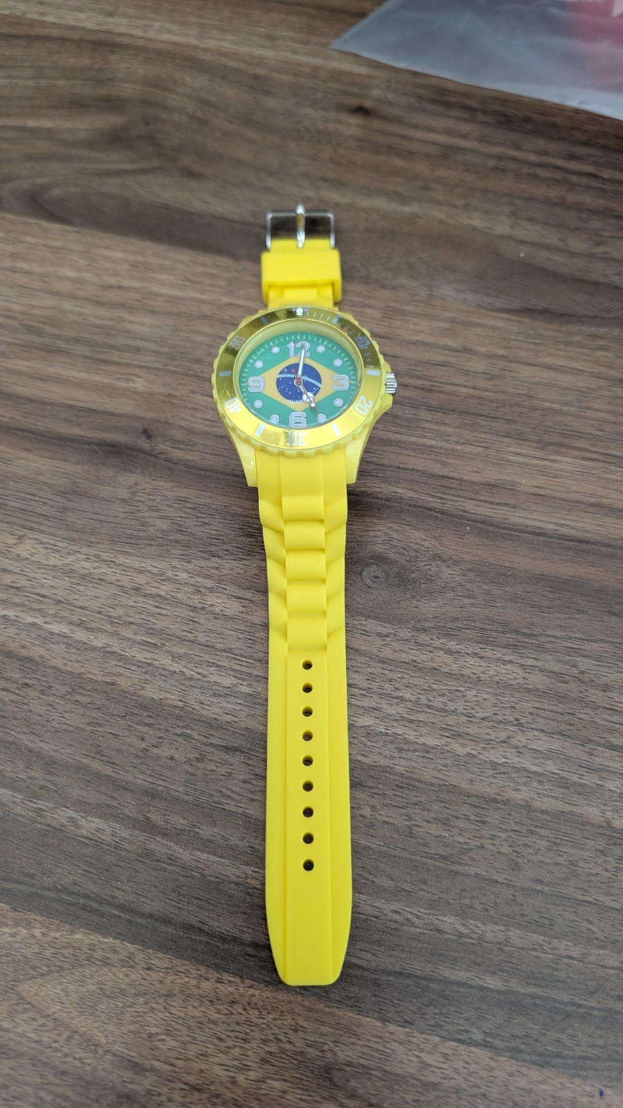 Yellow Brazil Flag Quartz Watch – Sporty Silicone Strap, Rotating Bezel
