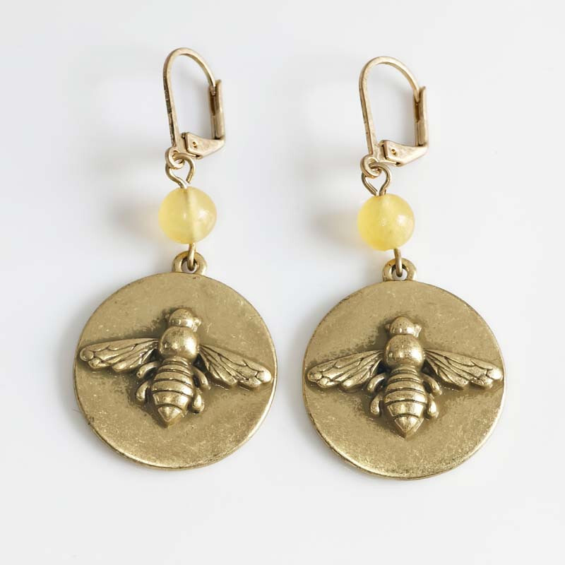 New Cabi Boho Bee Round Tag Drop Earrings Retro Women Party Vacation Jewelry