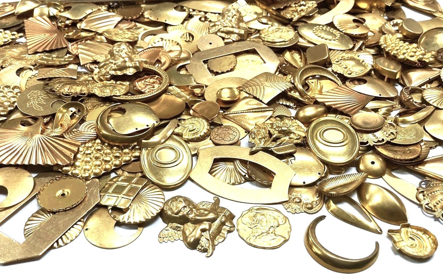 1/2 POUND VINTAGE ASSORTED SOLID BRASS STAMPINGS, FINDINGS & SETTINGS LOT 1652