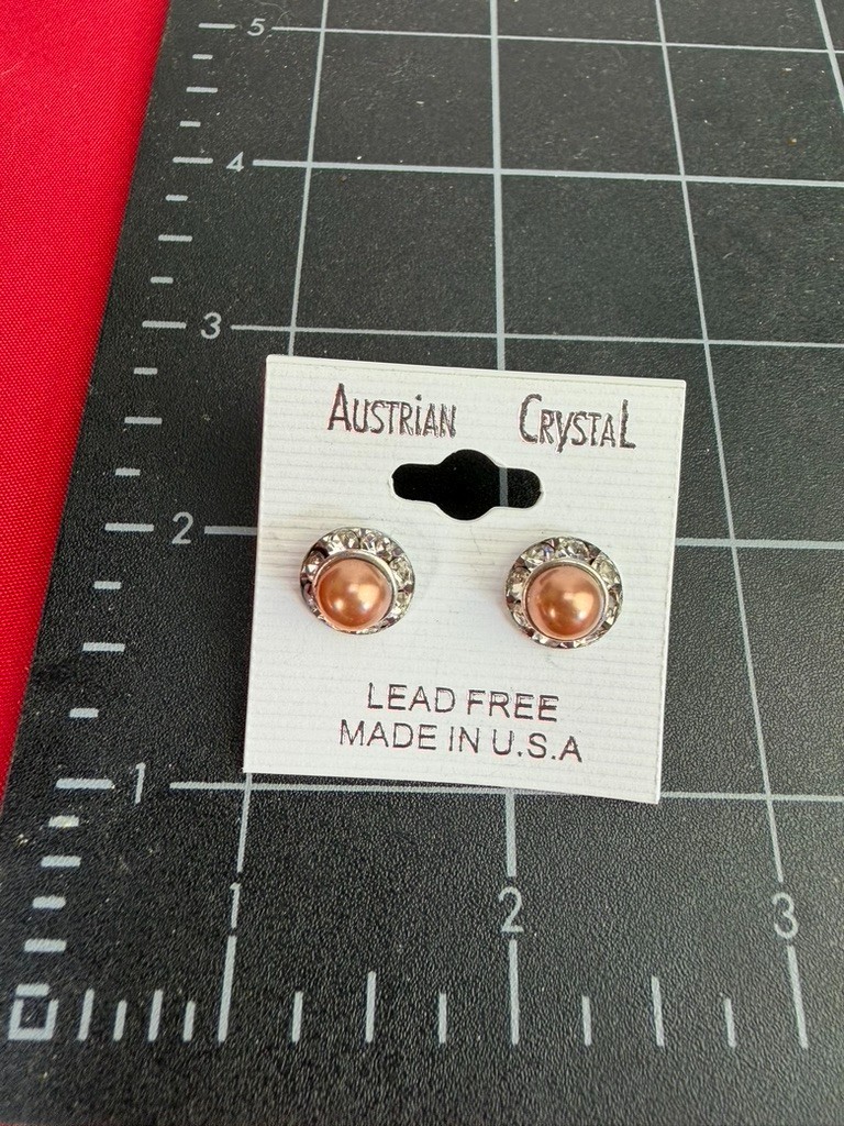 NEW AUSTRiIAN CRYSTAL LEAD FREE MADE IN USA Orange Peach Stud Earrings