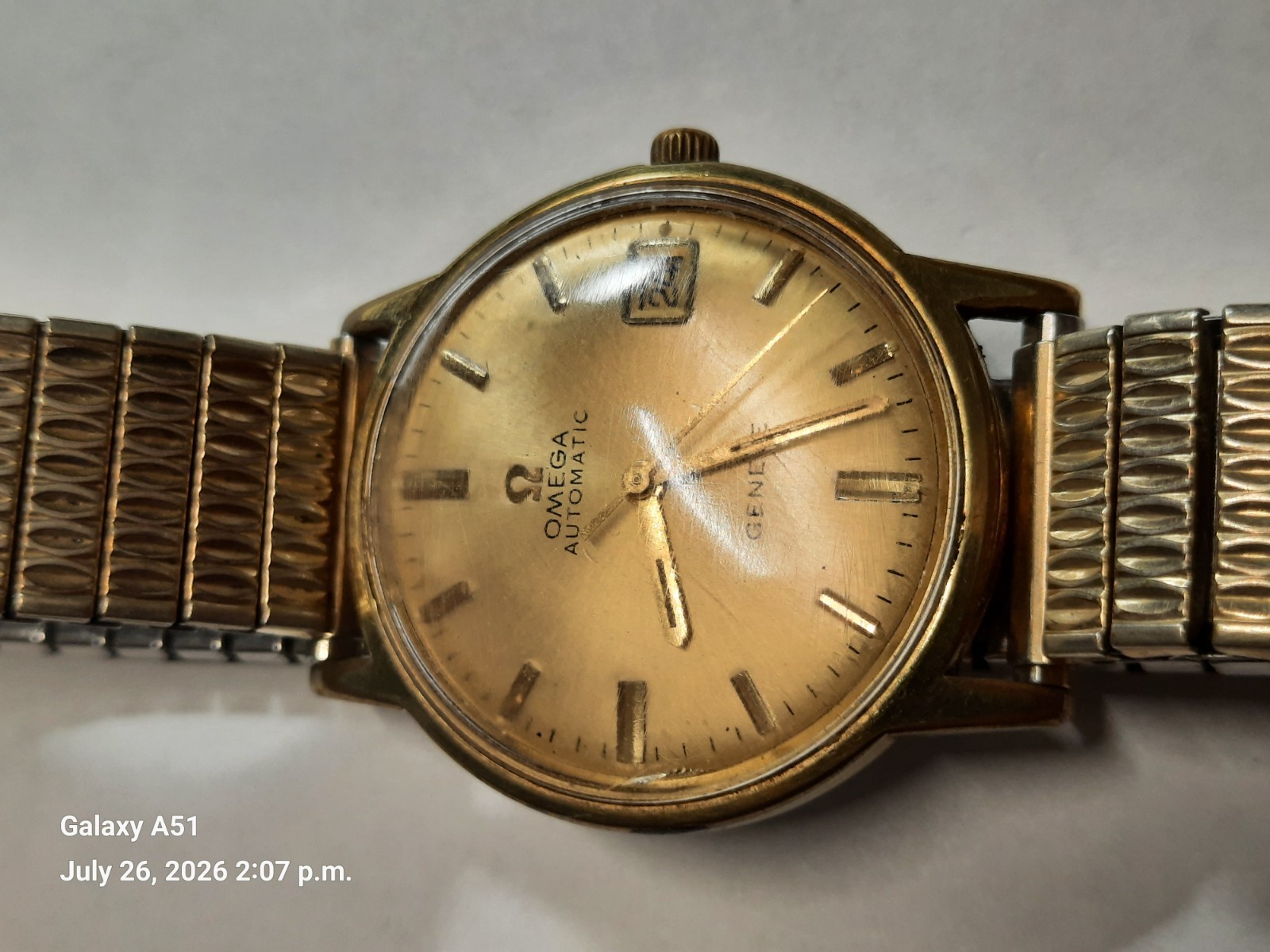 VINTAGE OMEGA GENEVE 17J, AUTO WIND, DATE @ 3 RUNS