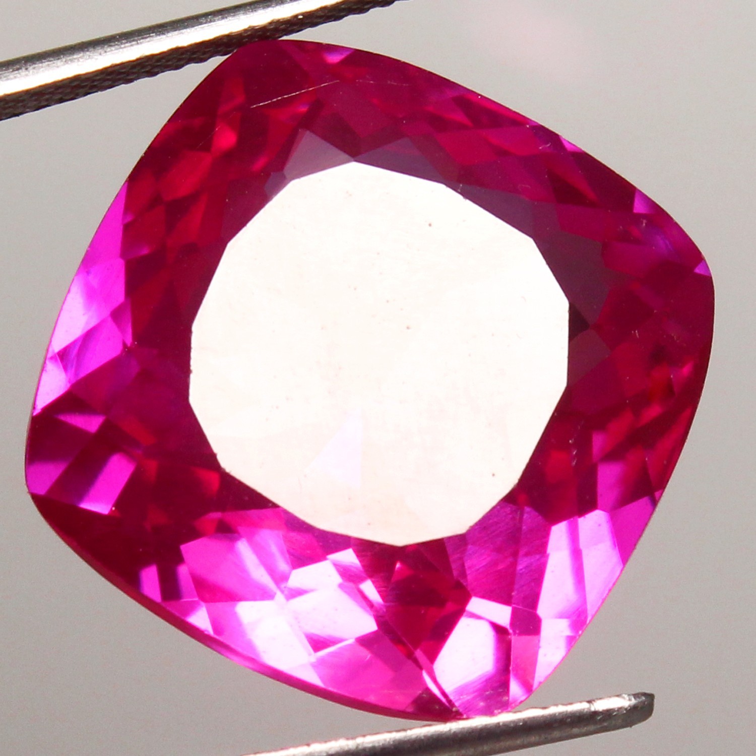 Natural 33.00 Ct Certified UTAH Red BeryI Bixbite 19×19 MM Cushion AAA+ Gemstone