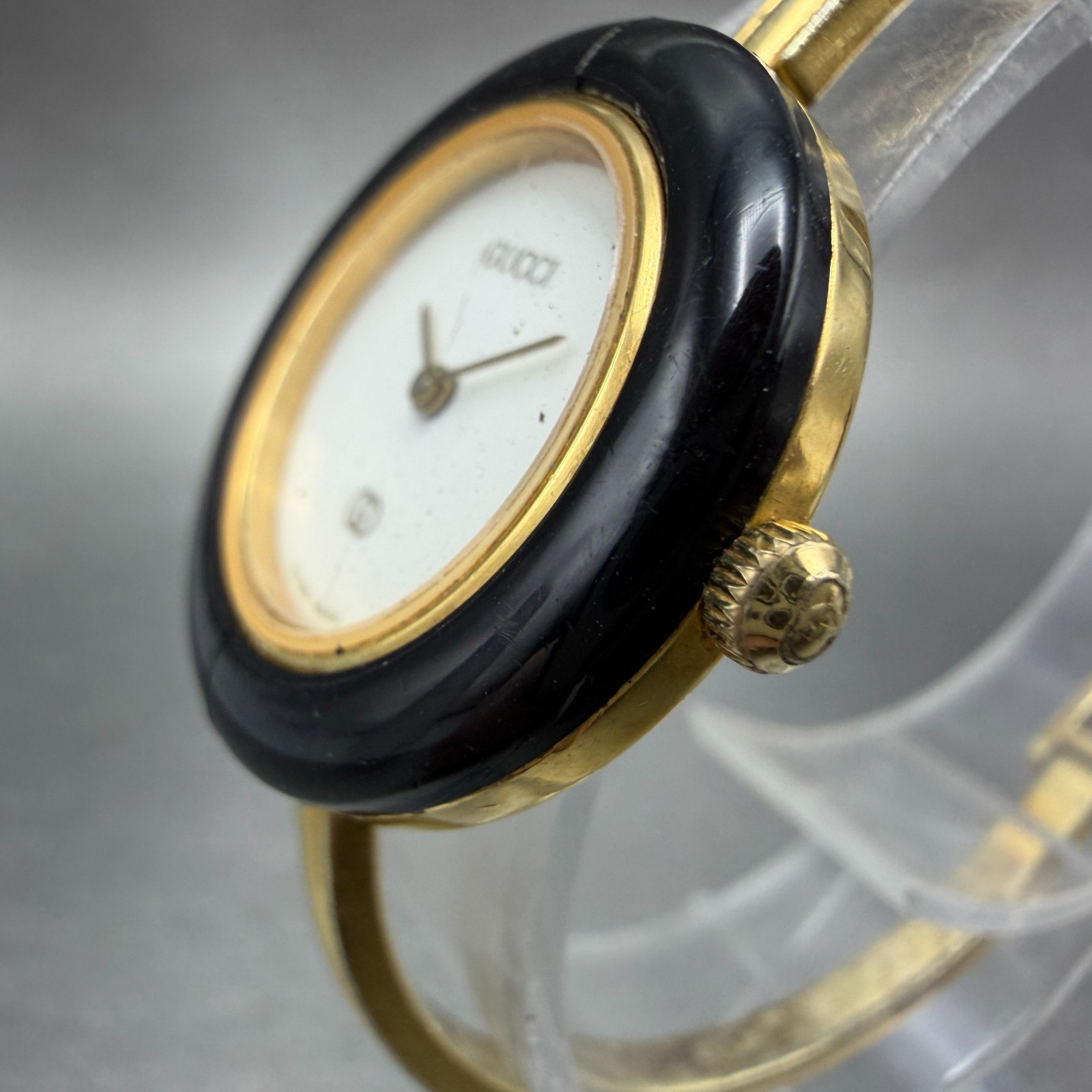 Gucci 1100L Watch Women 26mm White Dial Gold Plated Round Bezel New Battery