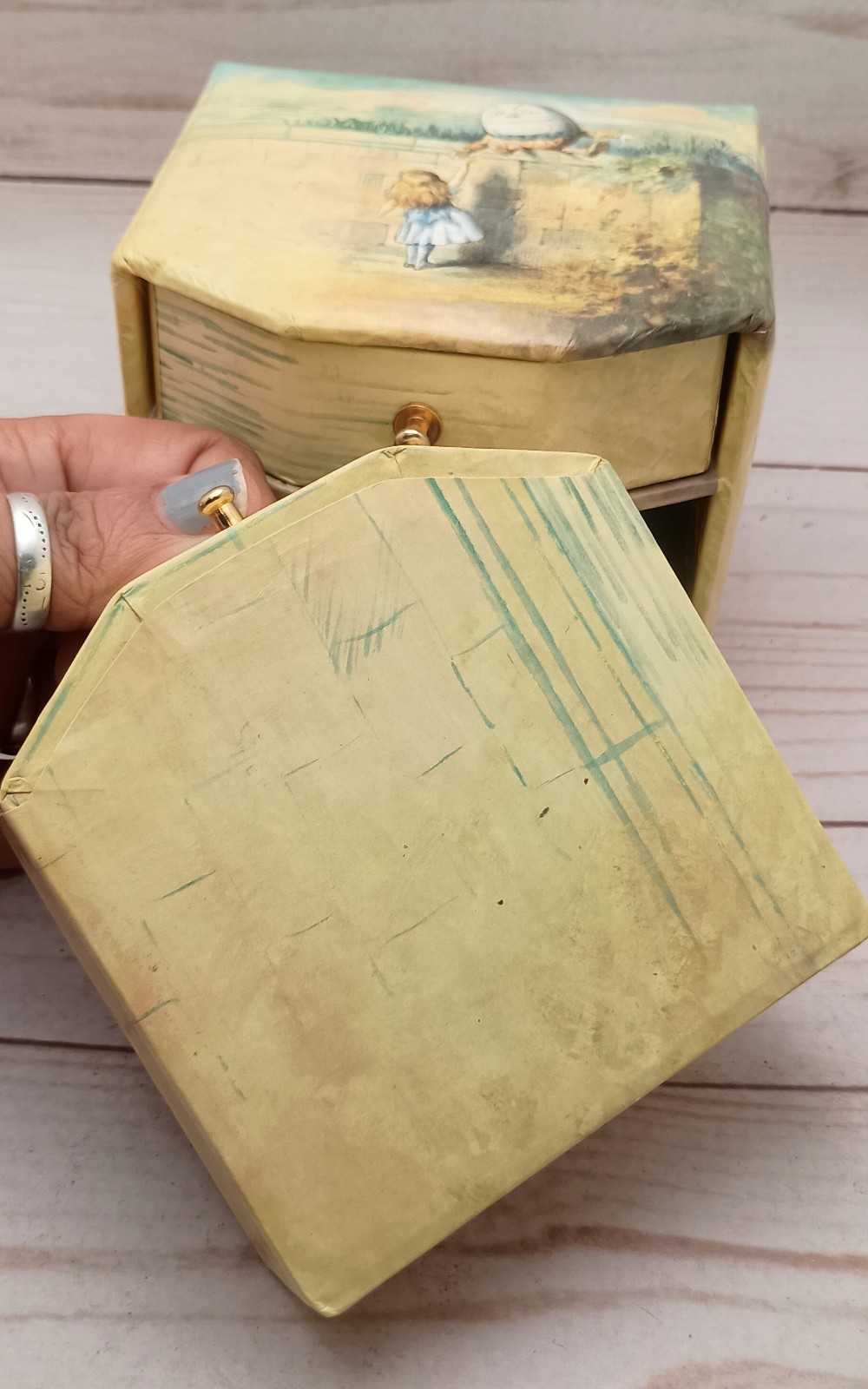 Vintage Alice In Wonderland Cardboard Drawers/Jewelry Box Rossler Papier 3.75″