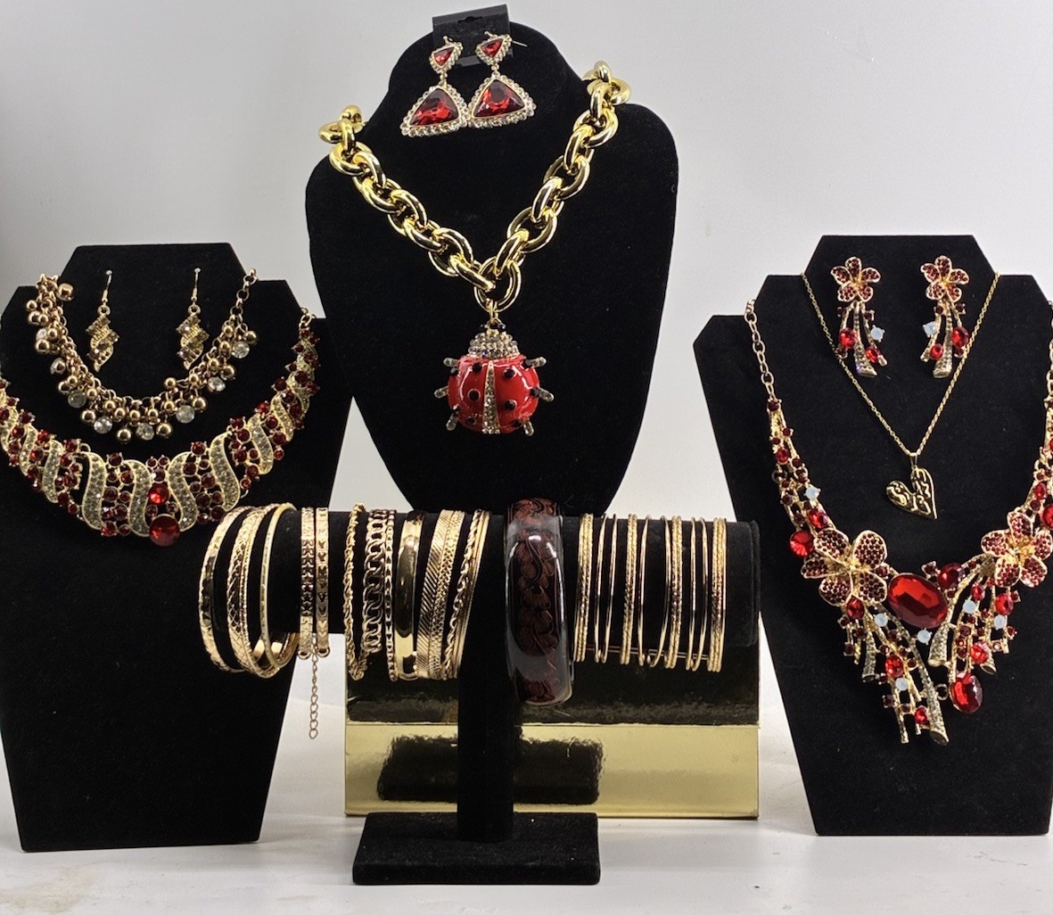 Fashion Costume Jewelry Lot Necklaces Earrings Bracelets Gold Tone Red Green