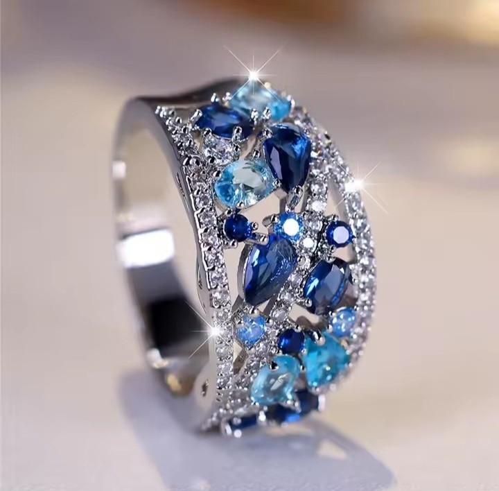 Boho Silver Tone Blue Crystal Teardrop Cluster Cocktail Ring Size 7