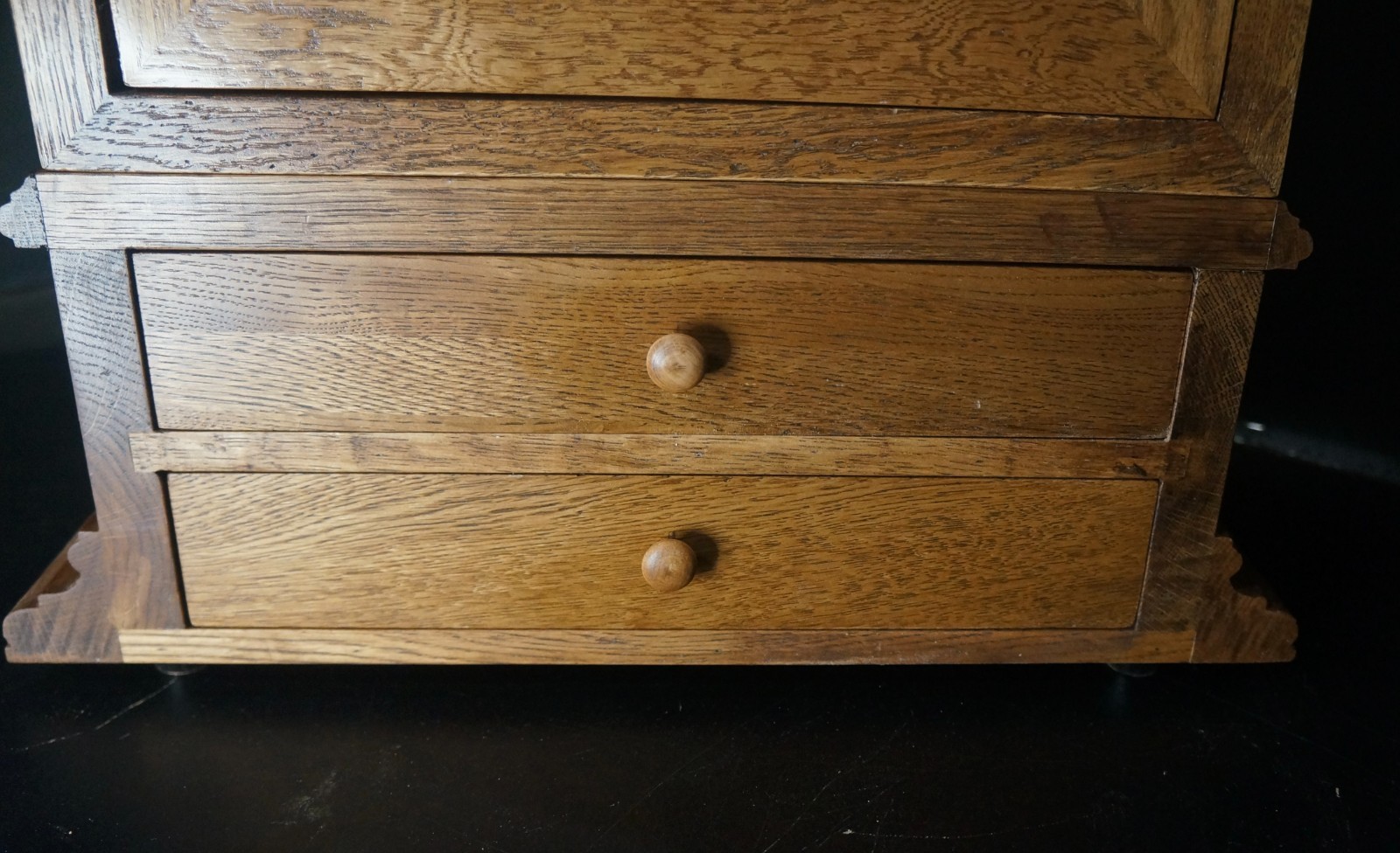 Countertop pocket watch display case