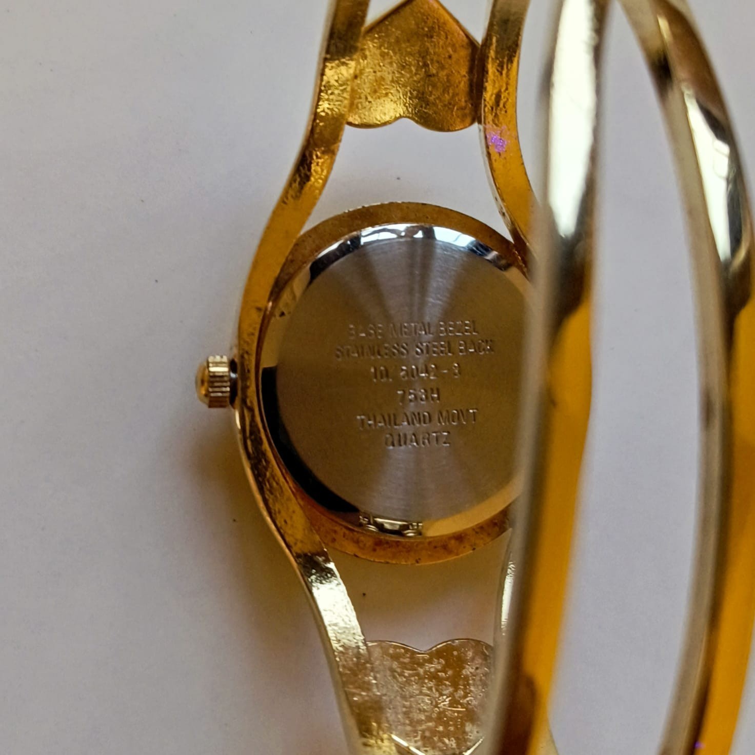 Vintage Anne Klein II Women’s Gold Tone Bangle Watch Heart Accent White Dial 10/