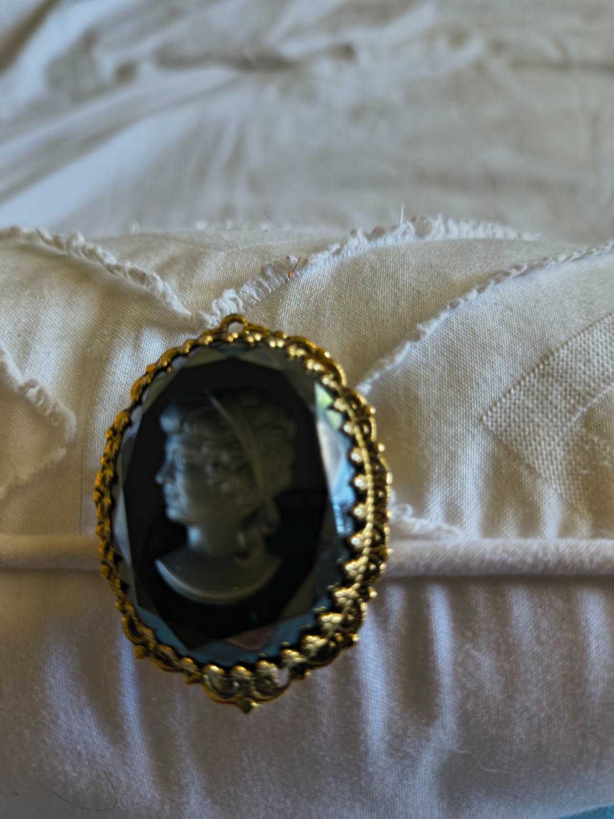 Cameo brooch and pendant