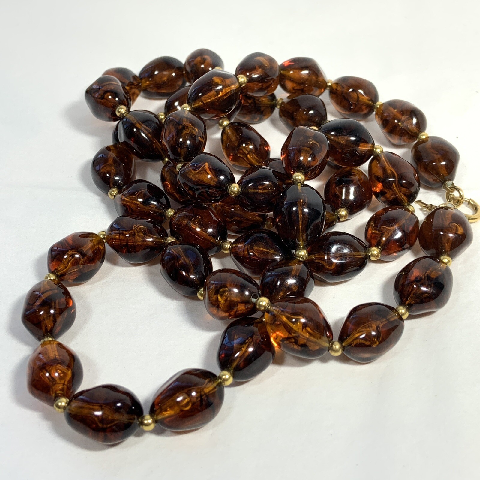 VTG Crown Trifari Lucite Amber Swirl Bead Necklace Oval Nuggets Gold Tone 36″