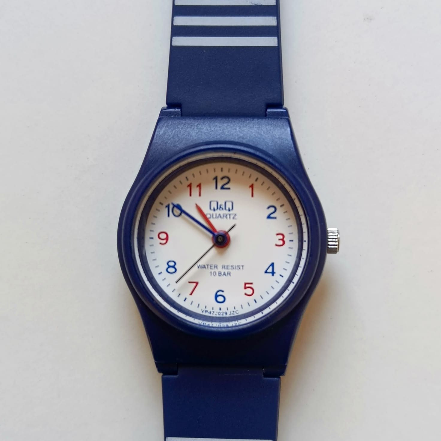 Q&Q Quartz Watch Blue Striped Resin Strap Water Resist 10 Bar Red Buckle VP47-02