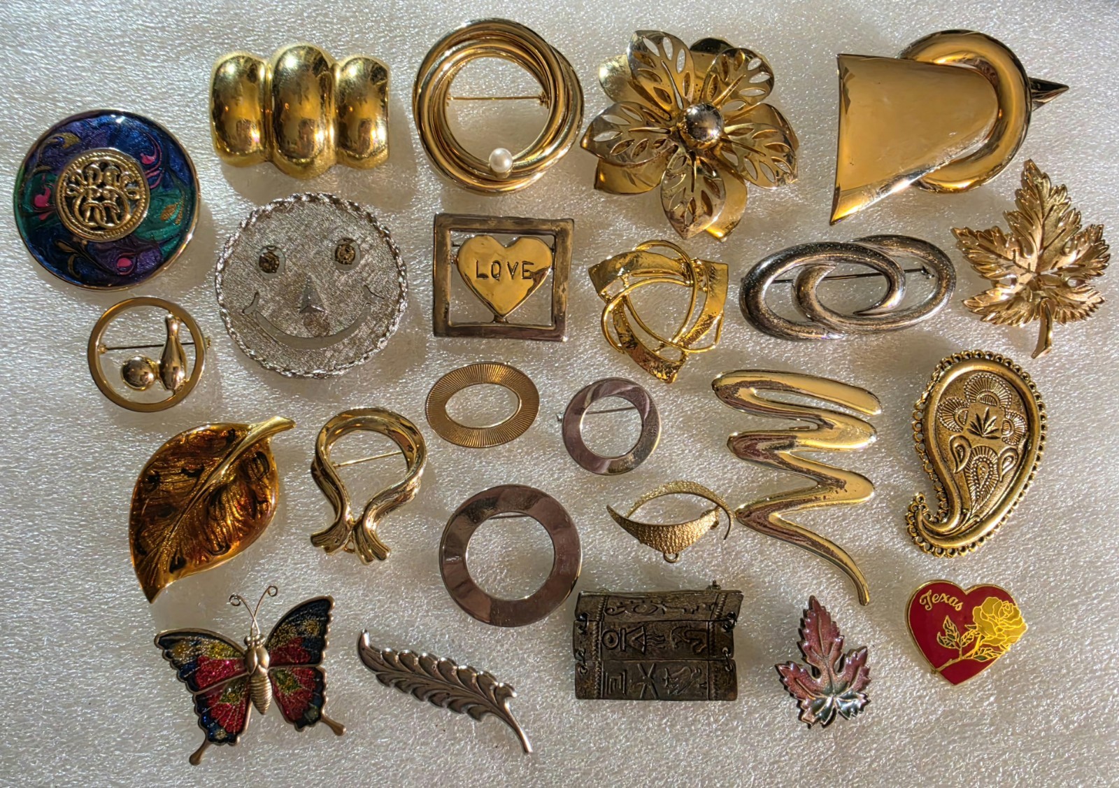 Vintage all Metal Flower Trifari Leaf Smile Circle more Brooches Jewelry Lot