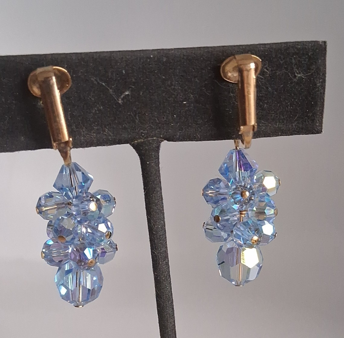 VINTAGE IRIDESCENT BLUE AB RHINESTONE CRYSTAL BEAD DANGLE DROP CLIP EARRINGS 2″