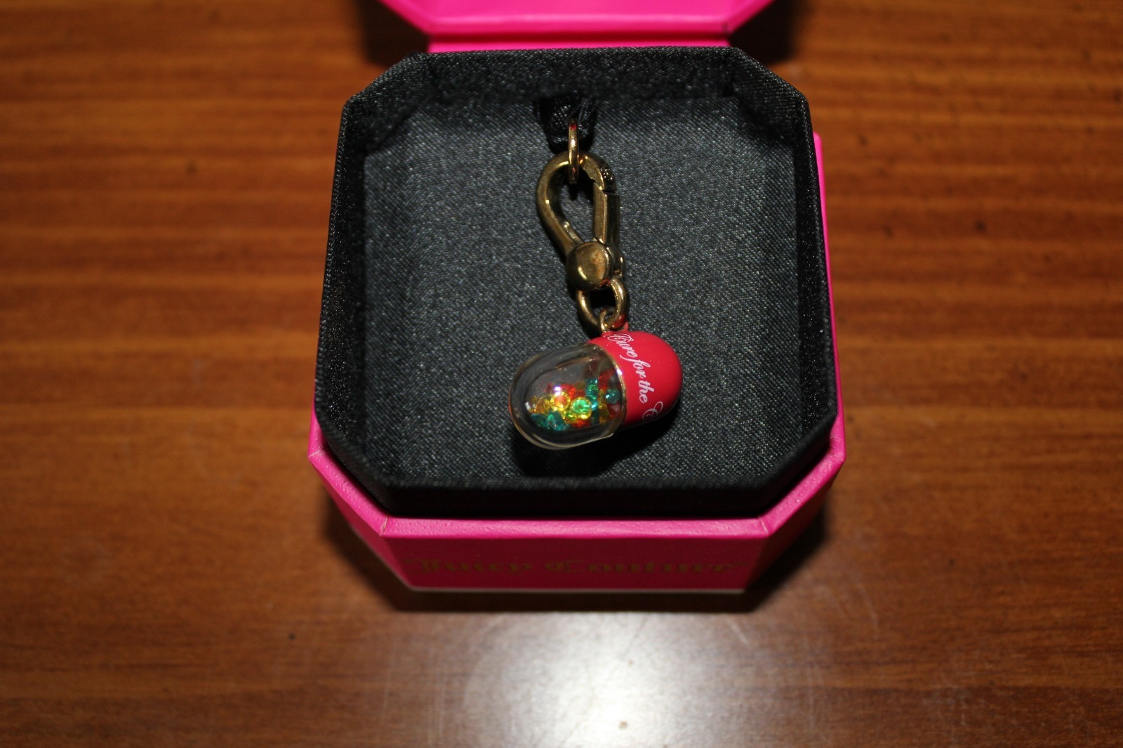 JUICY COUTURE: ‘CURE FOR THE COMMON COUTURE’ PILL CHARM! PSW’S/NURSES/etc.
