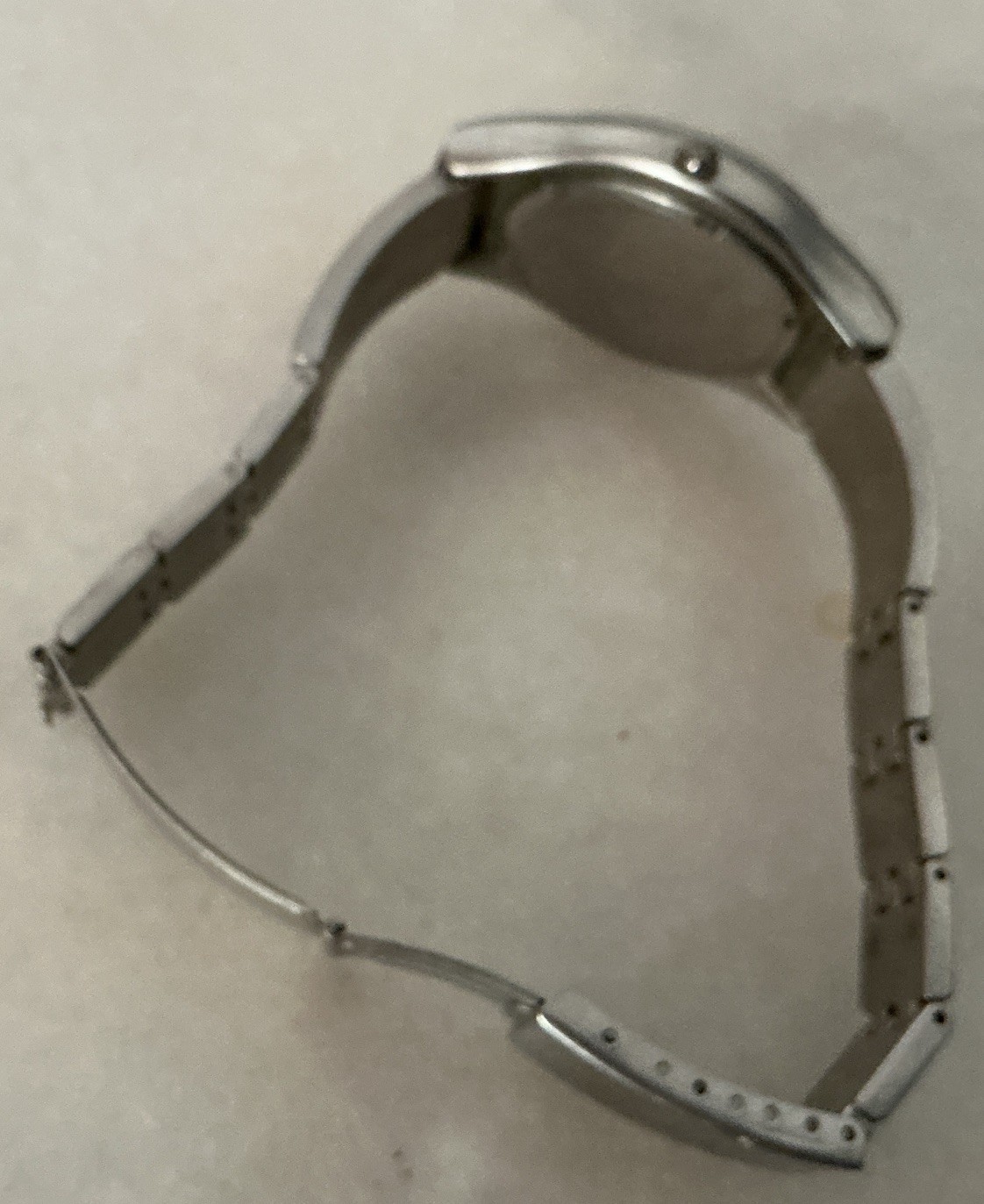 2 quartz watches needing a battery. 1) Lacoste . Good condition. 2) ￼Madison