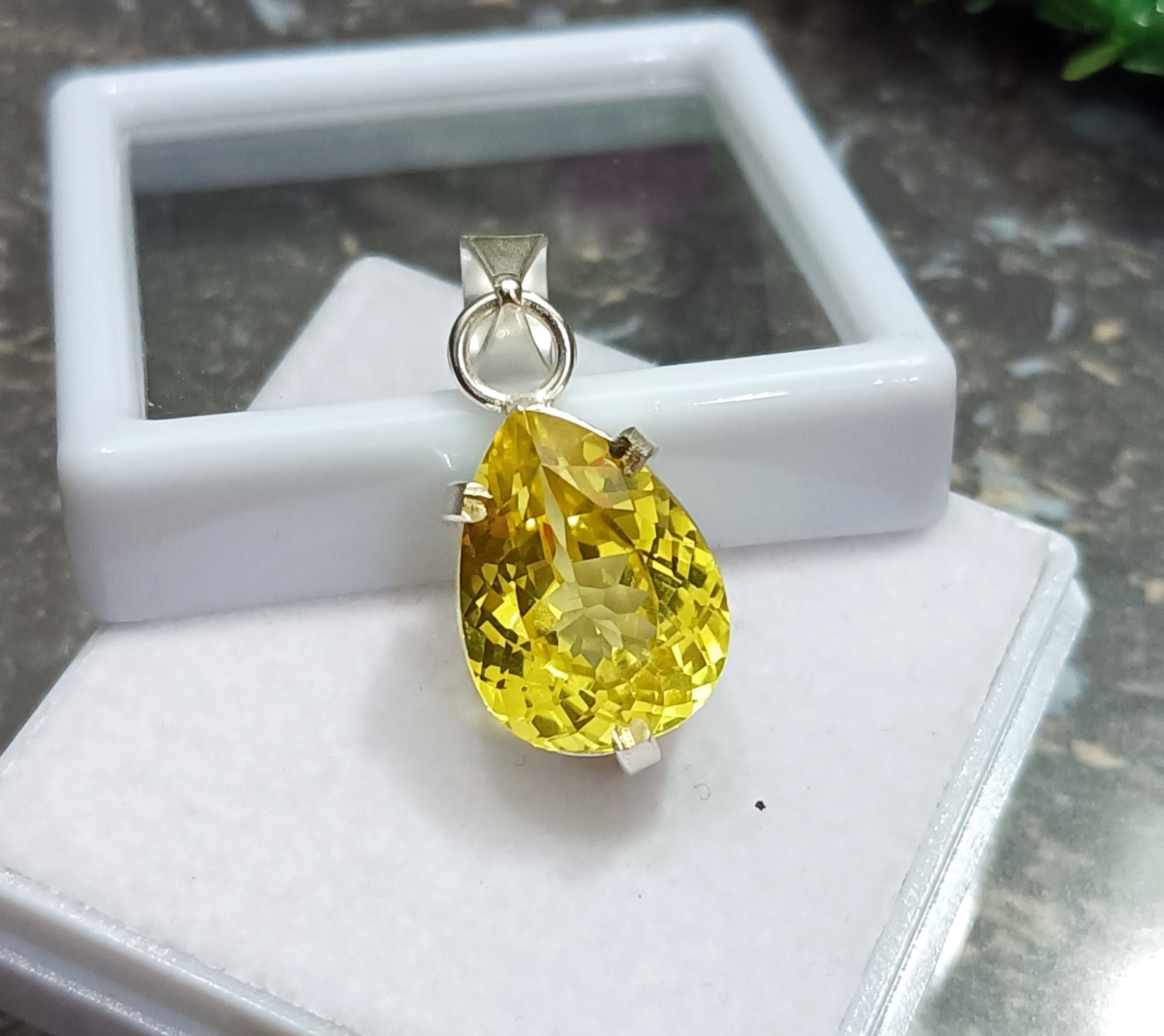 Natural Certified 18.80 Ct Yellow Sapphire Gemstone Pendant In Sterling Silver