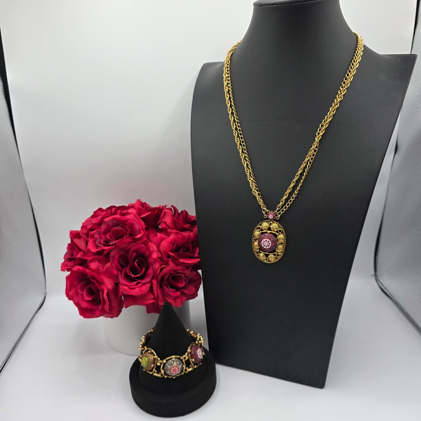 Celebrity NY Vintage Gold Tone Floral Glass Cabochon Necklace Bracelet Set