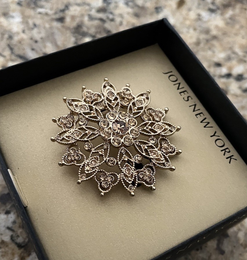 jones New York Gold Glass Crystal Champagne Flower Floral 2” Brooch Pin New NIB