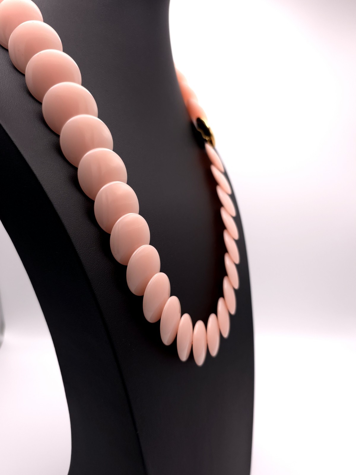 Vintg 1970s Trifari Baby Pink Lucite Disc Collar Necklace Gold Tone Hook Closure