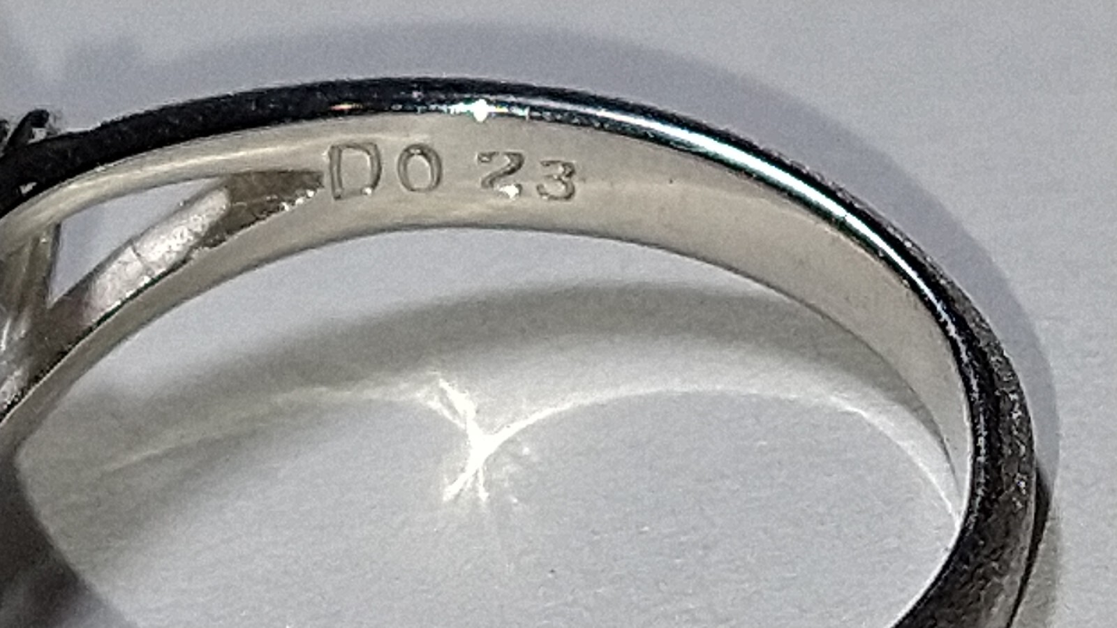 Solid platinum 0.57 carat natural emerald diamond ring 4.05 grams sz 4.75 pt900