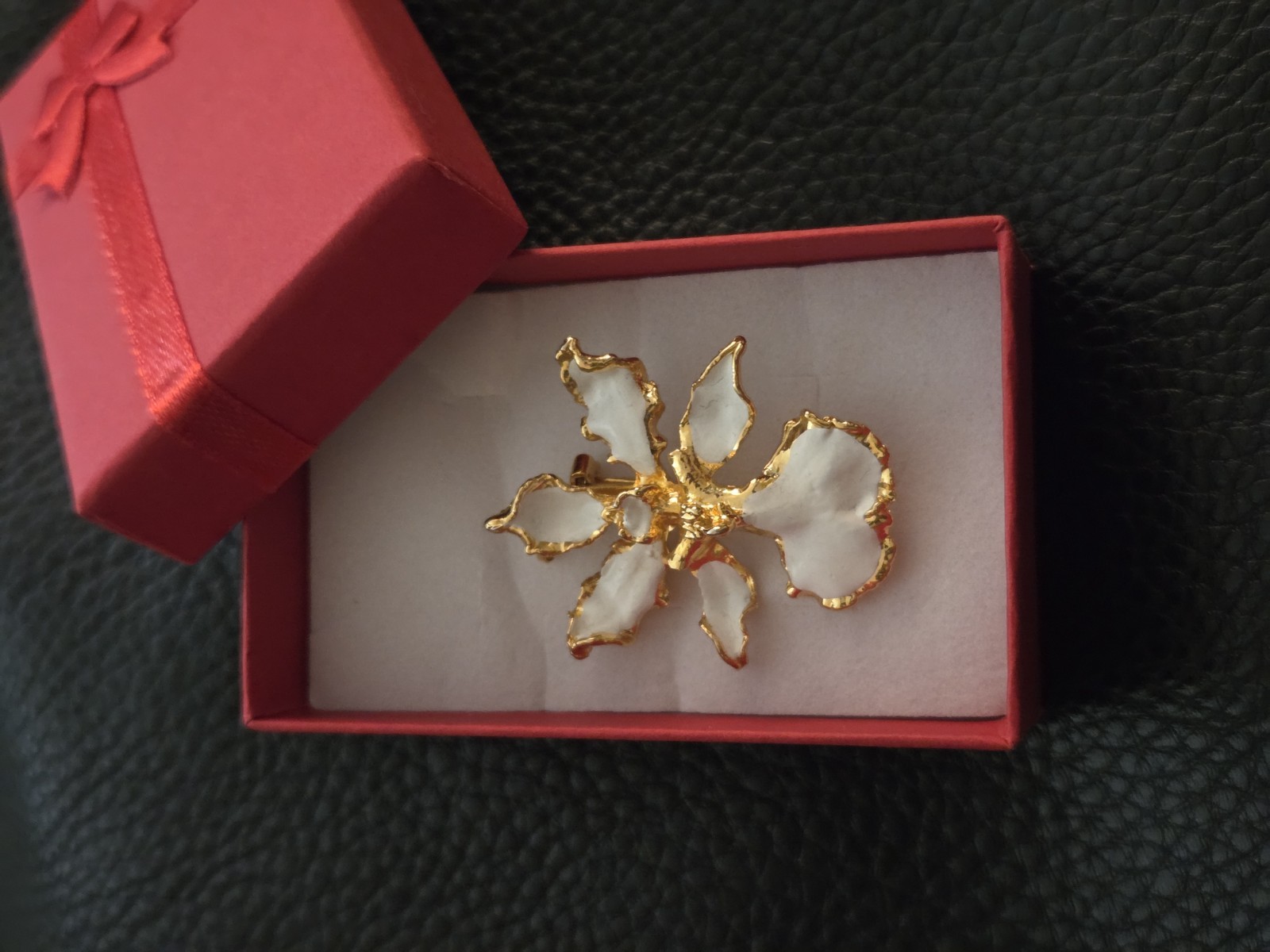 VINTAGE L’ORIENT OF SINGAPORE ORCHID GF BROOCH/PENDANT 22 K GOLD PLATED