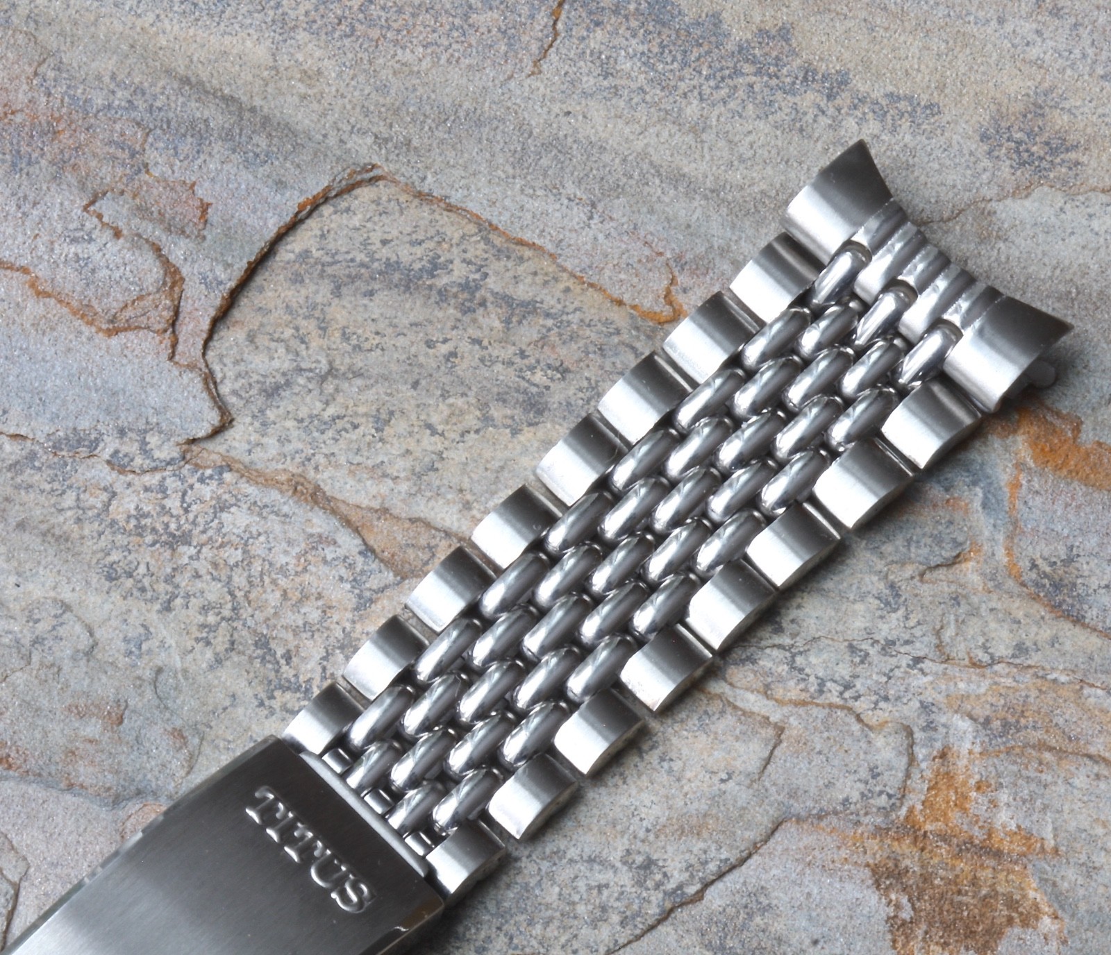 22 SOLD Titus 1960s Beads of Rice band 20mm to Calypsomatic vintage divers watch