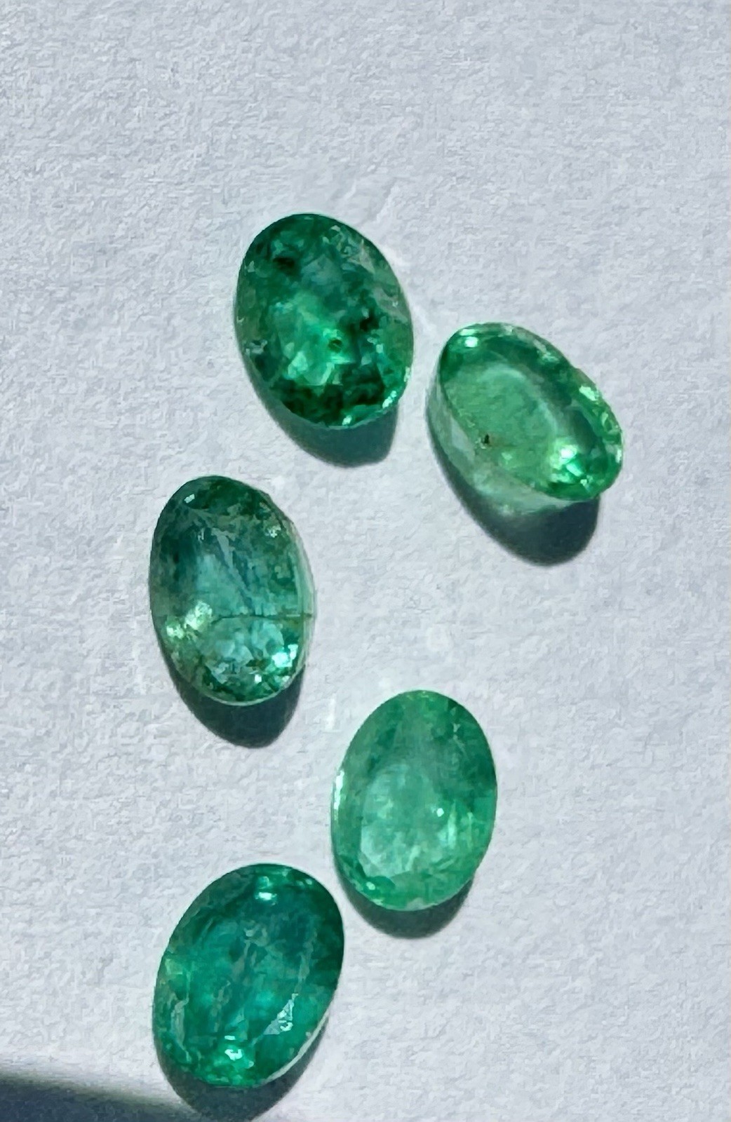 Natural 5 Beautiful Green Emeralds natural 1.06 CTs 4.2by3.2mm Oval