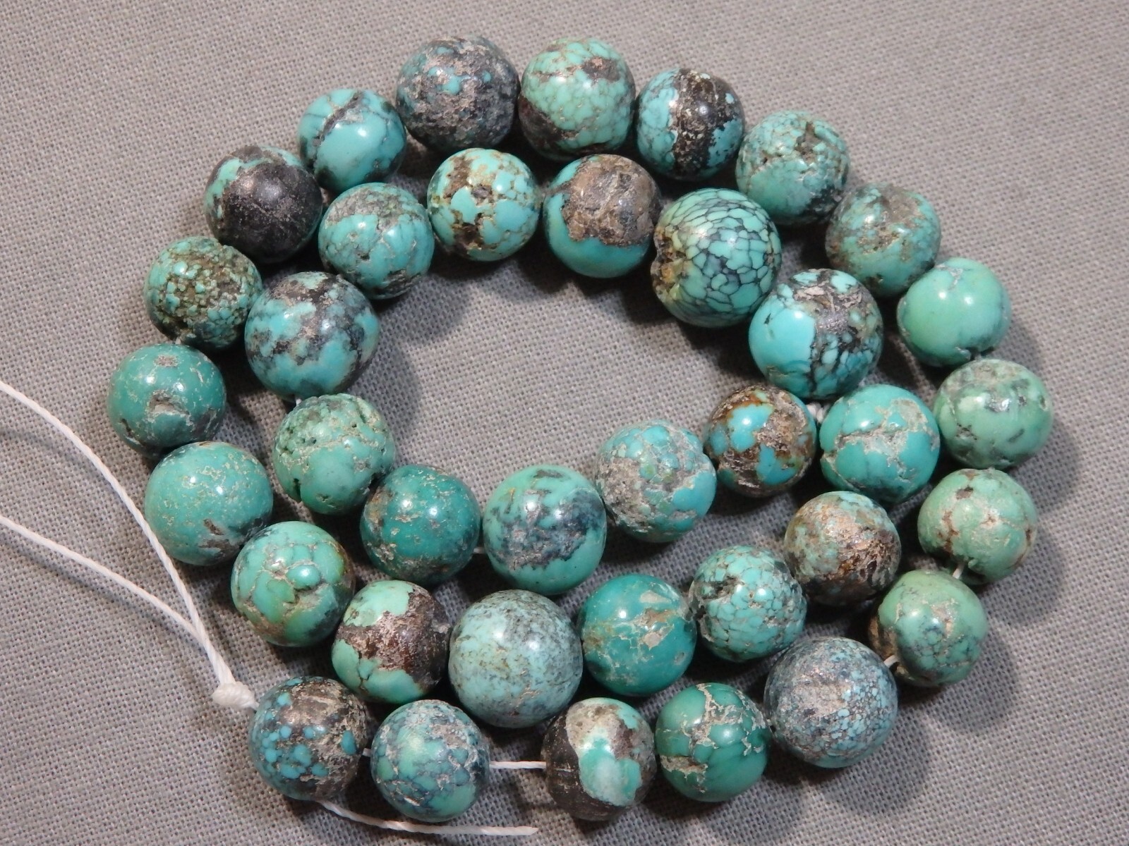 Vintage CLOUD MOUNTAIN TURQUOISE 9mm Round Beads 13″ Strand 195cts UNTREATED