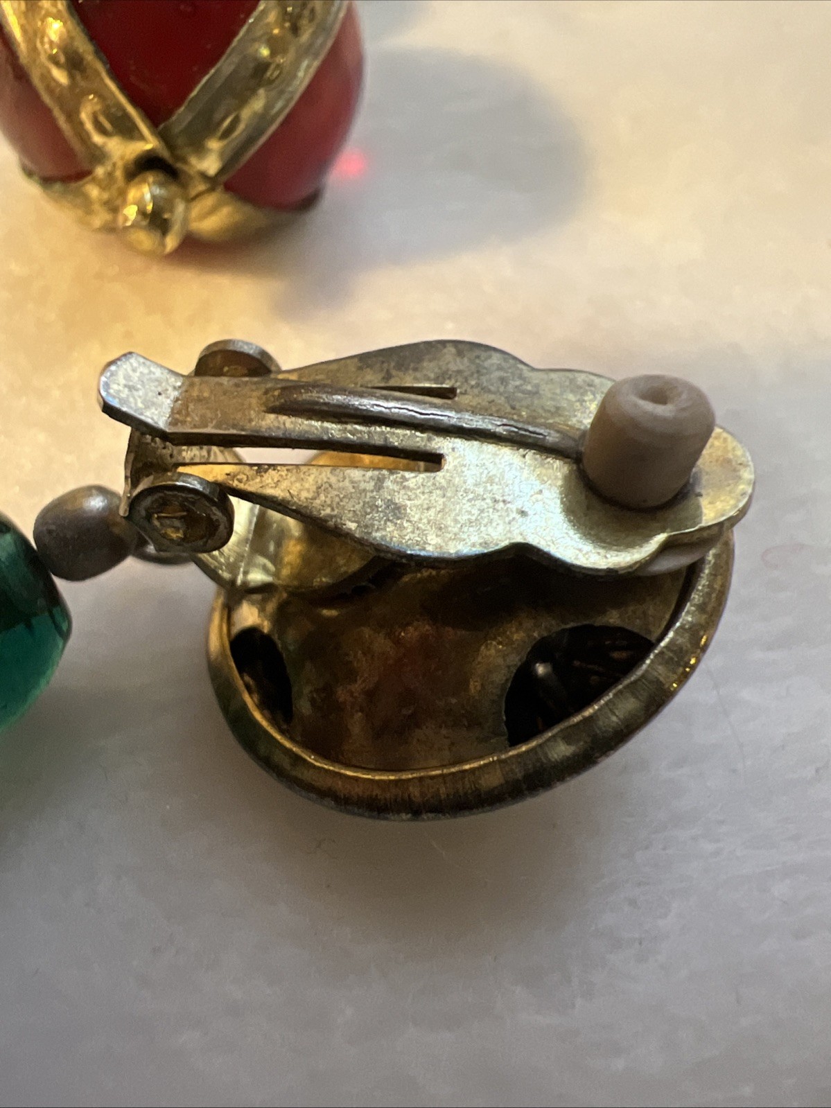 Vtg Egyptian Rev. Gripoix Poured Glass Brass Gold Red Green Runway Clip Earrings