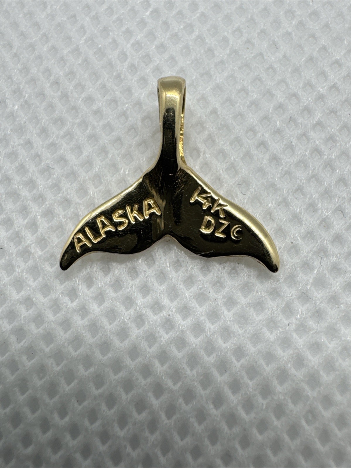 14K Yellow Gold Whale Tail Pendant Nautical Ocean Charm Alaska 0.78g
