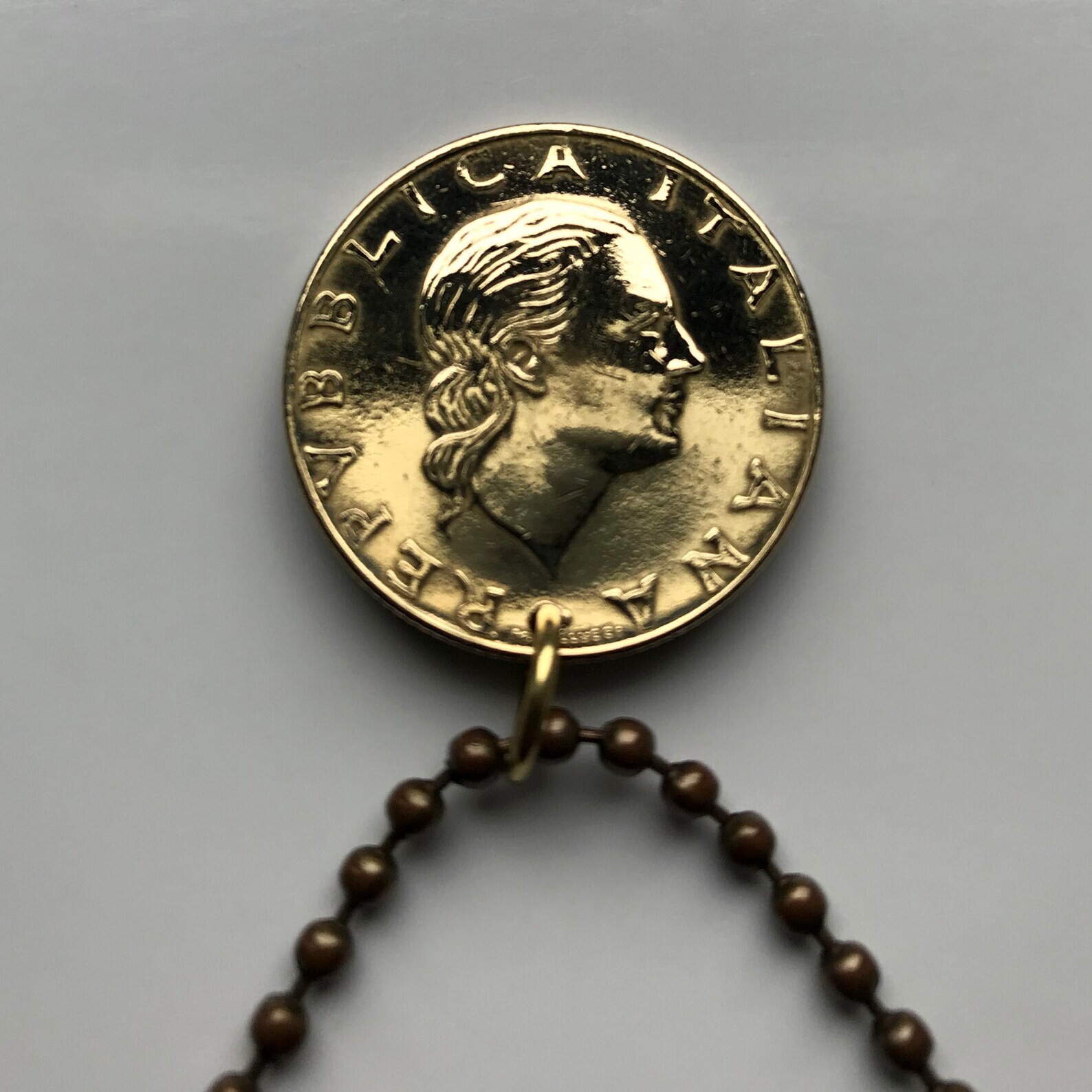 1990 Italy 200 Lire coin pendant Palazzo Spada Piazza di Capo Ferro Rome n003345